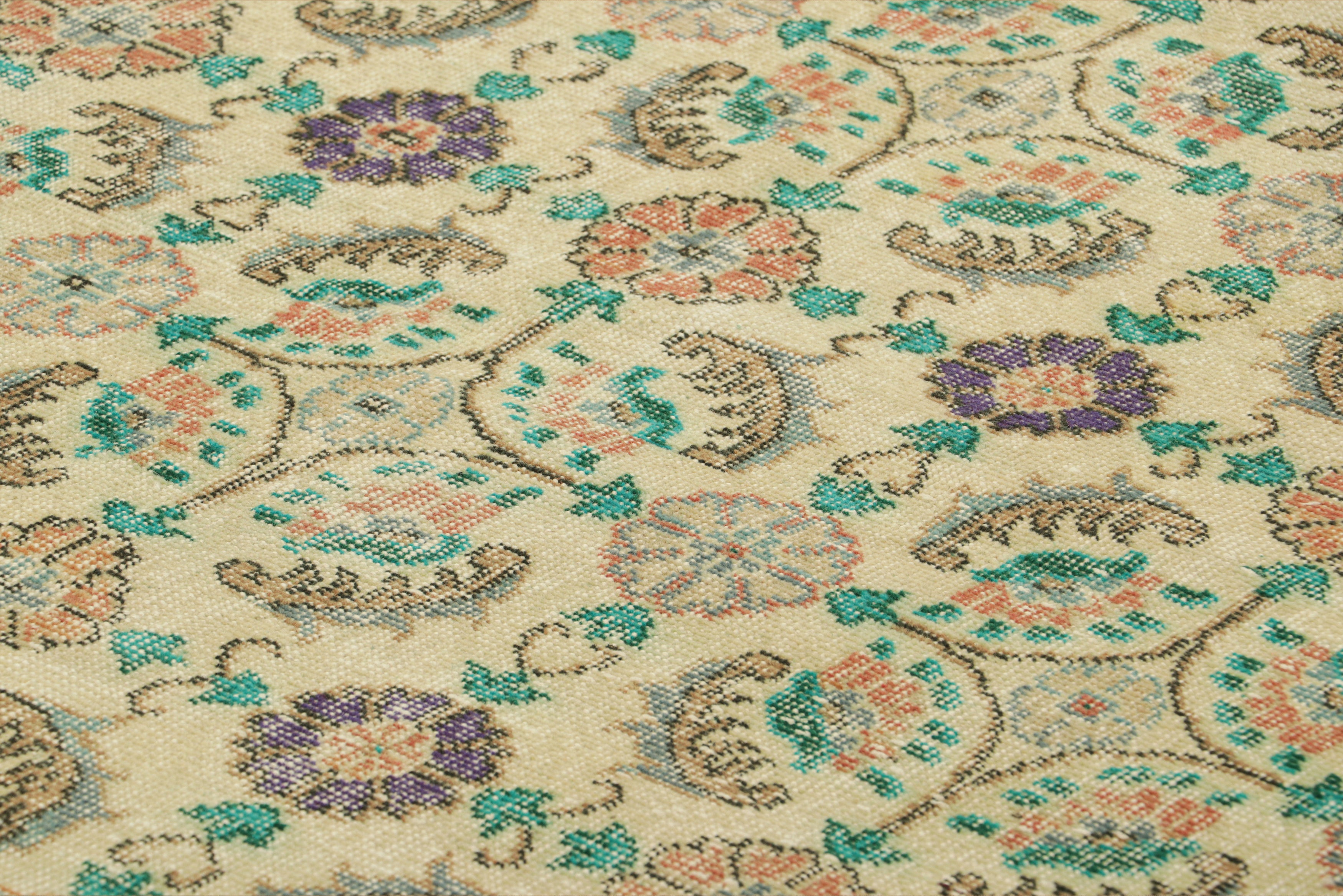 Beige Floral Pattern Flug 5’3 x 8’11