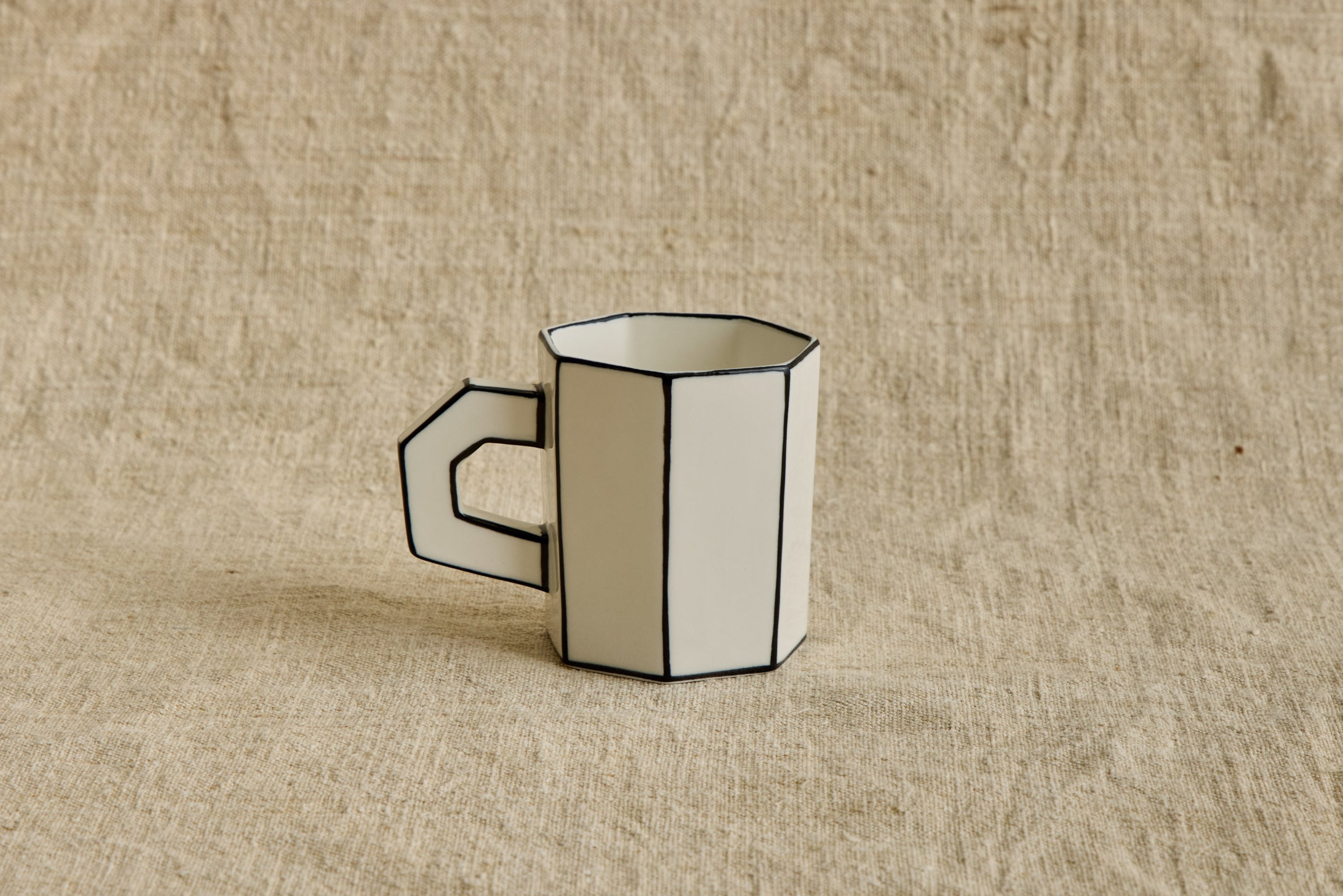 Carte Blanche Tea Cup in White & Black
