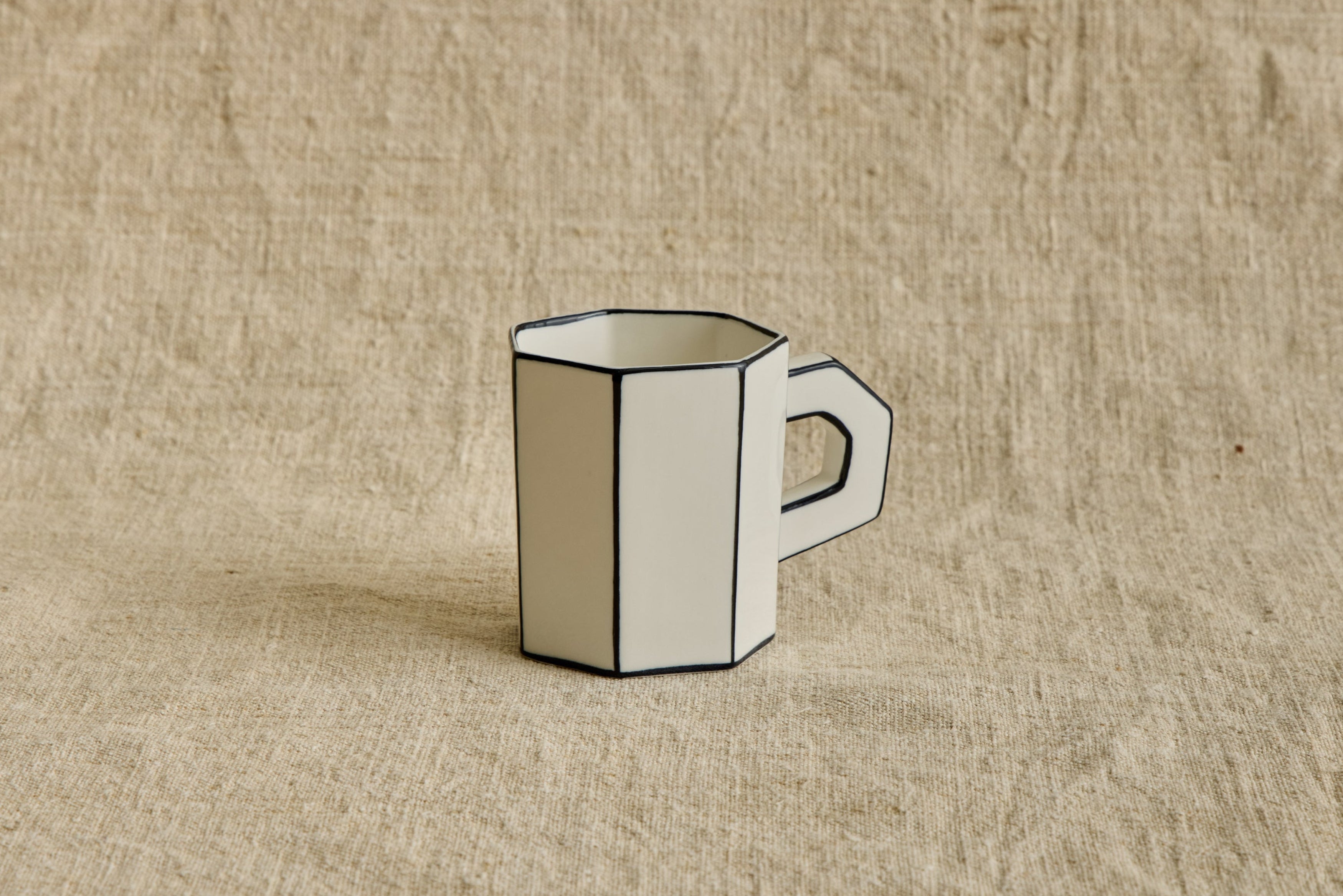 Carte Blanche Tea Cup in White & Black