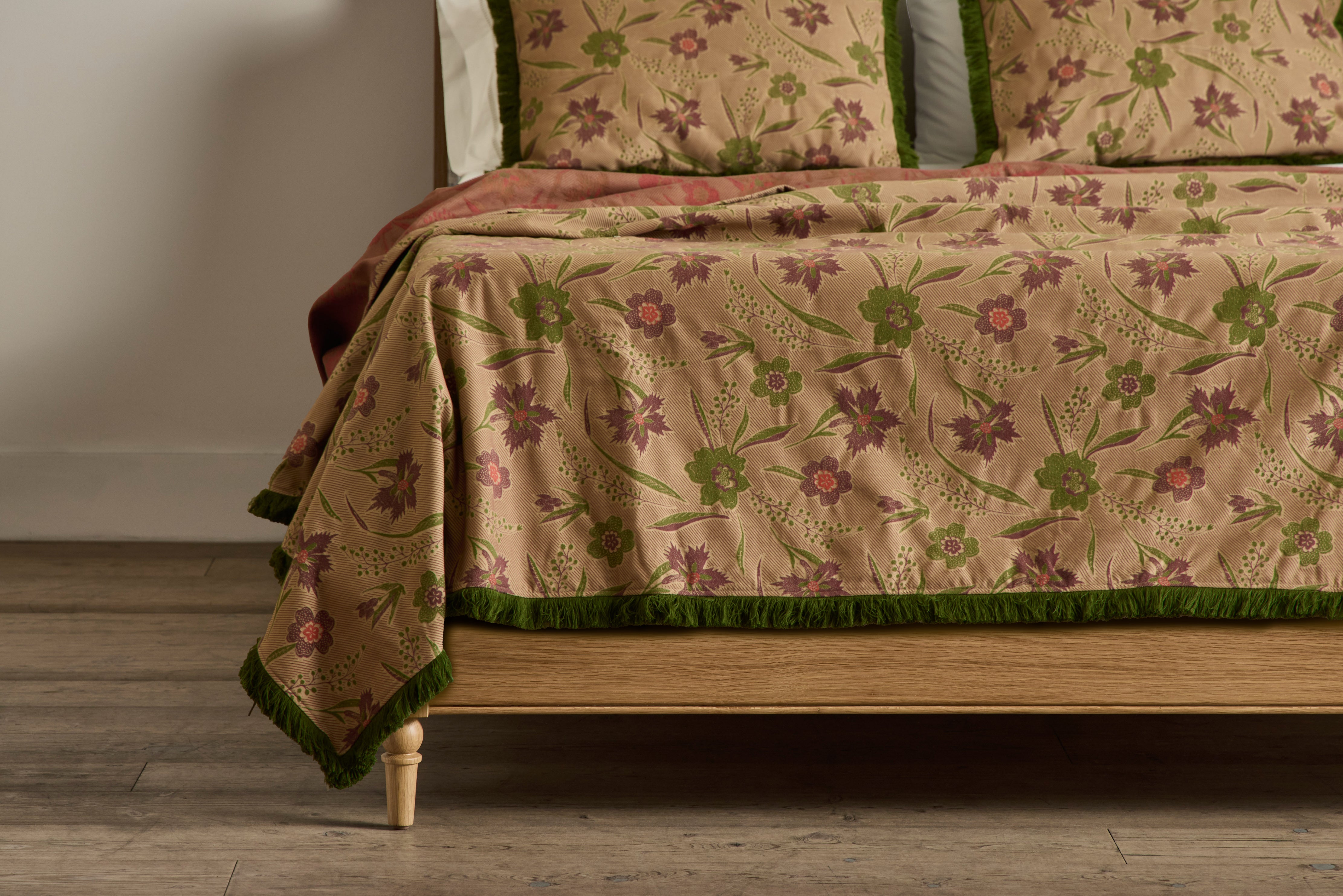 Aster Jacquard Coverlet with Fringe in Vert