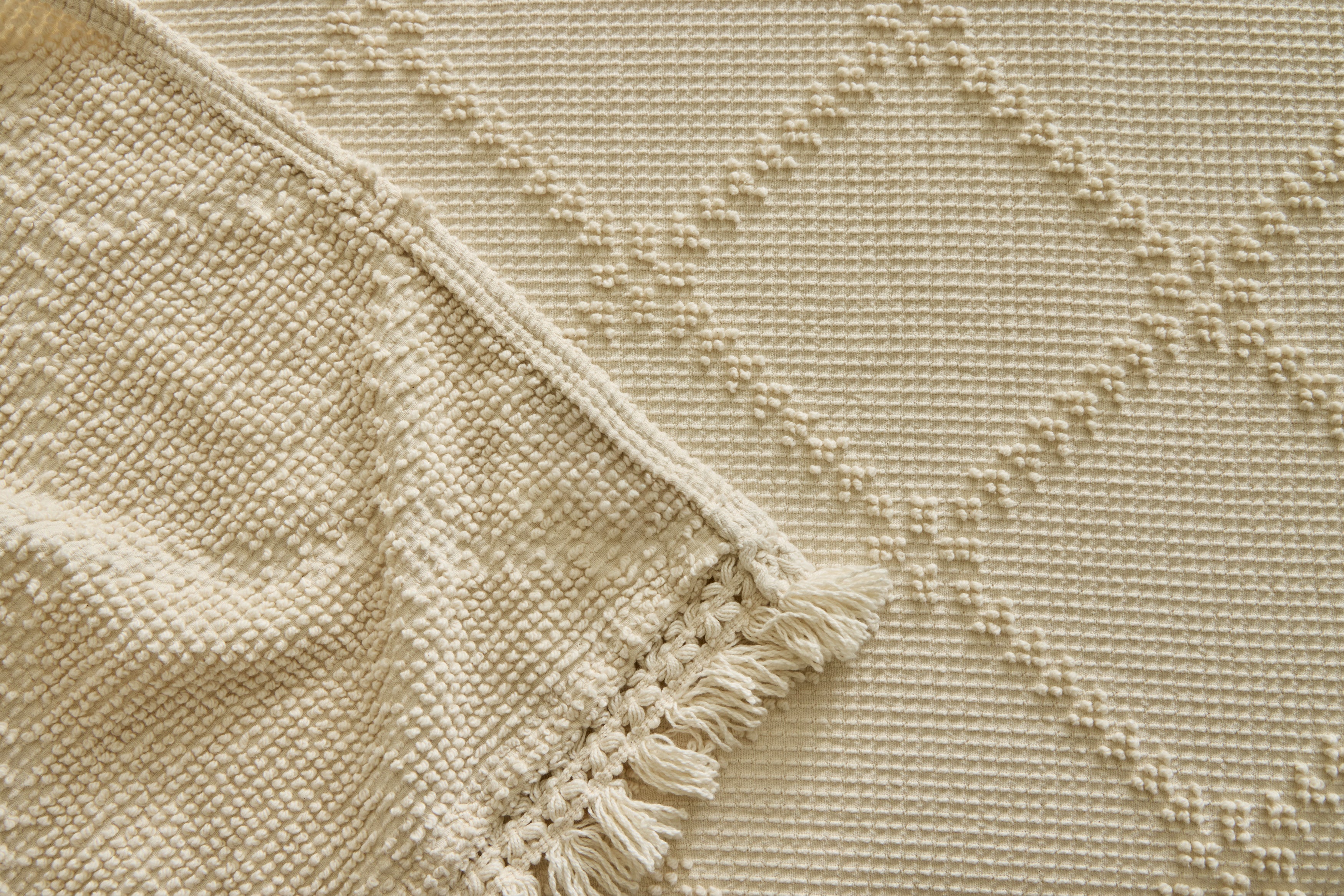 Trellis Terry Fringed Coverlet in Ivory