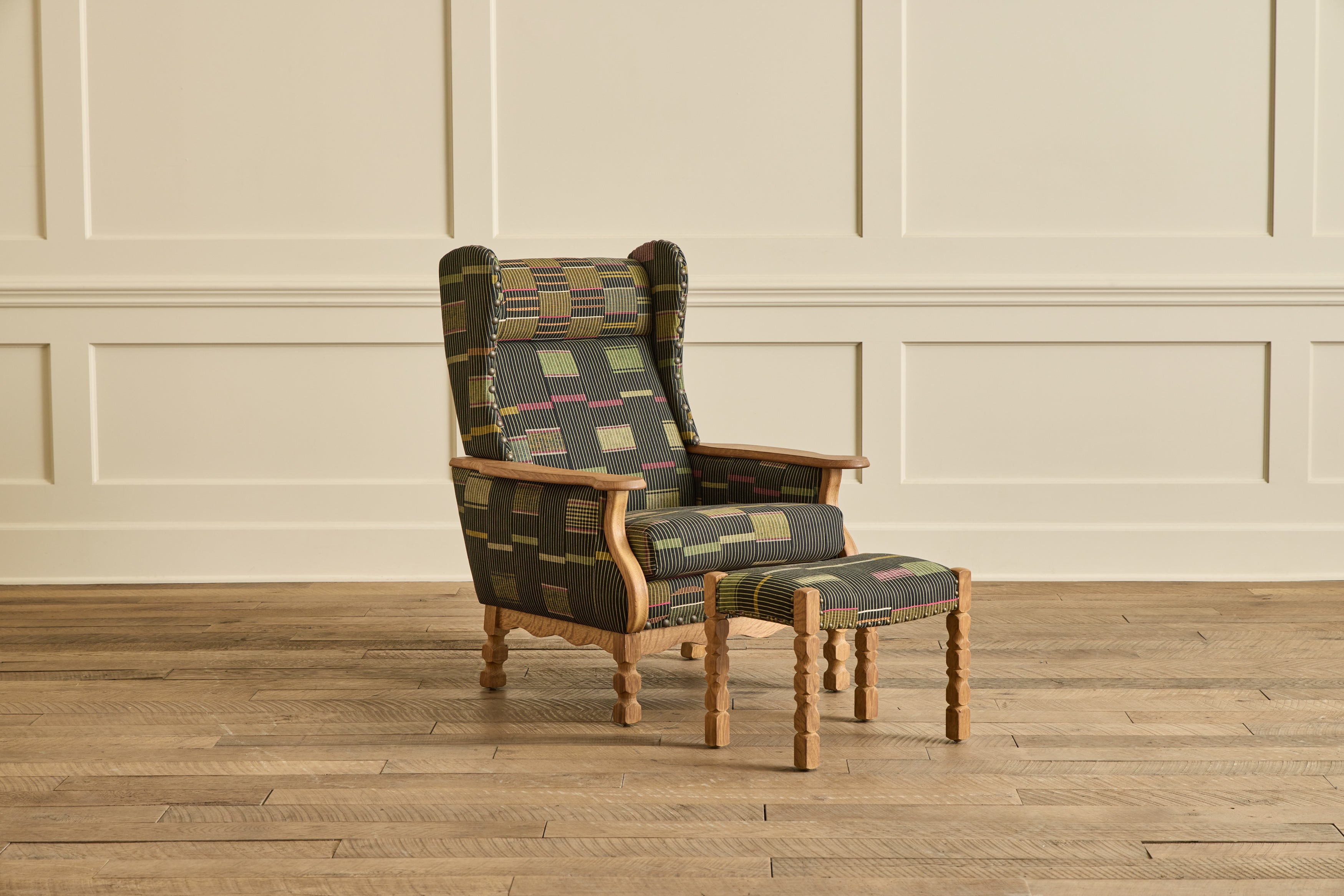 VTG KJAERNULF LOUNGE CHAIR & OTTOMAN