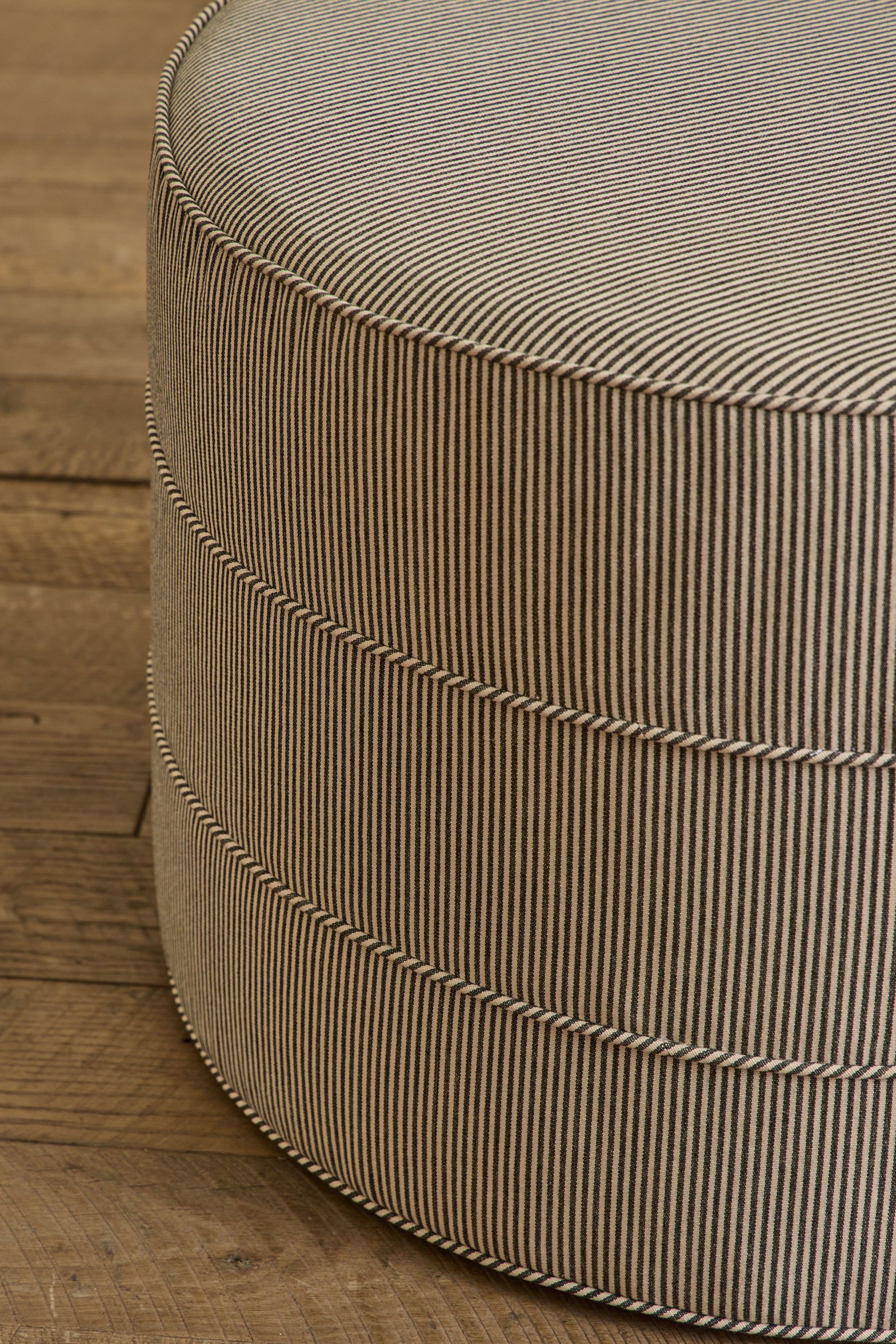 Medium Round Hassock, 24"