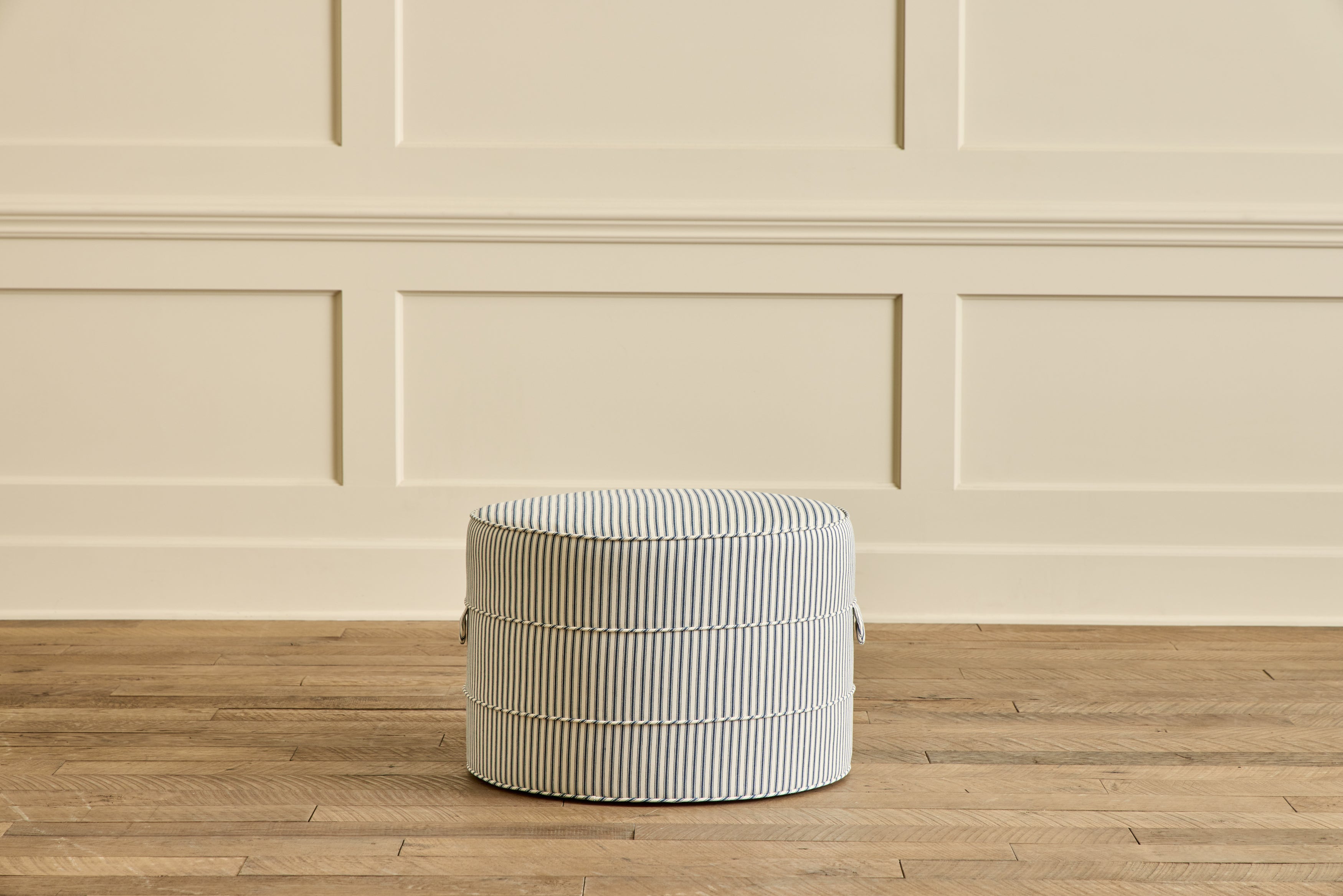 Medium Round Hassock, 24"