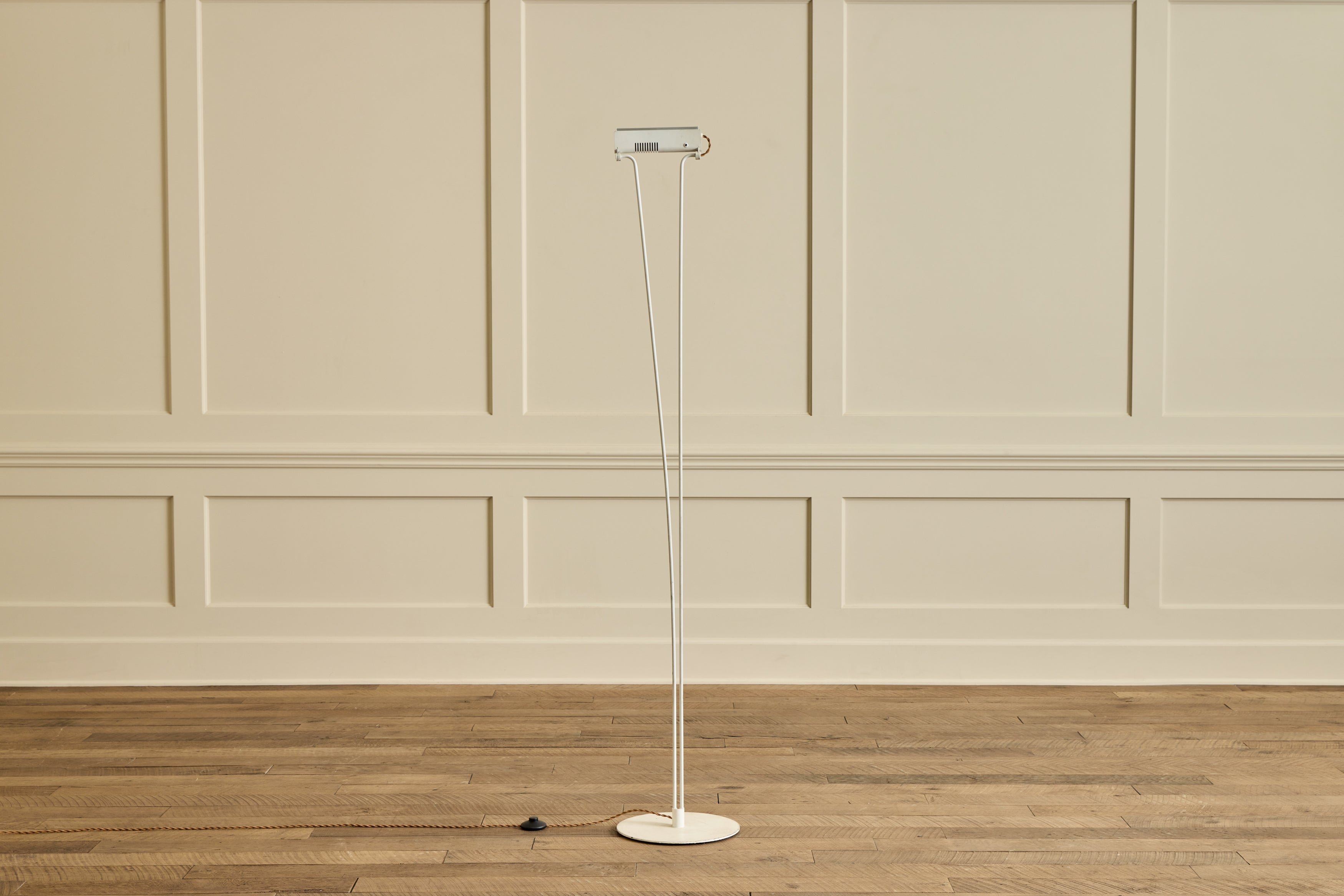 VTG WHITE MODERN FLOOR LAMP