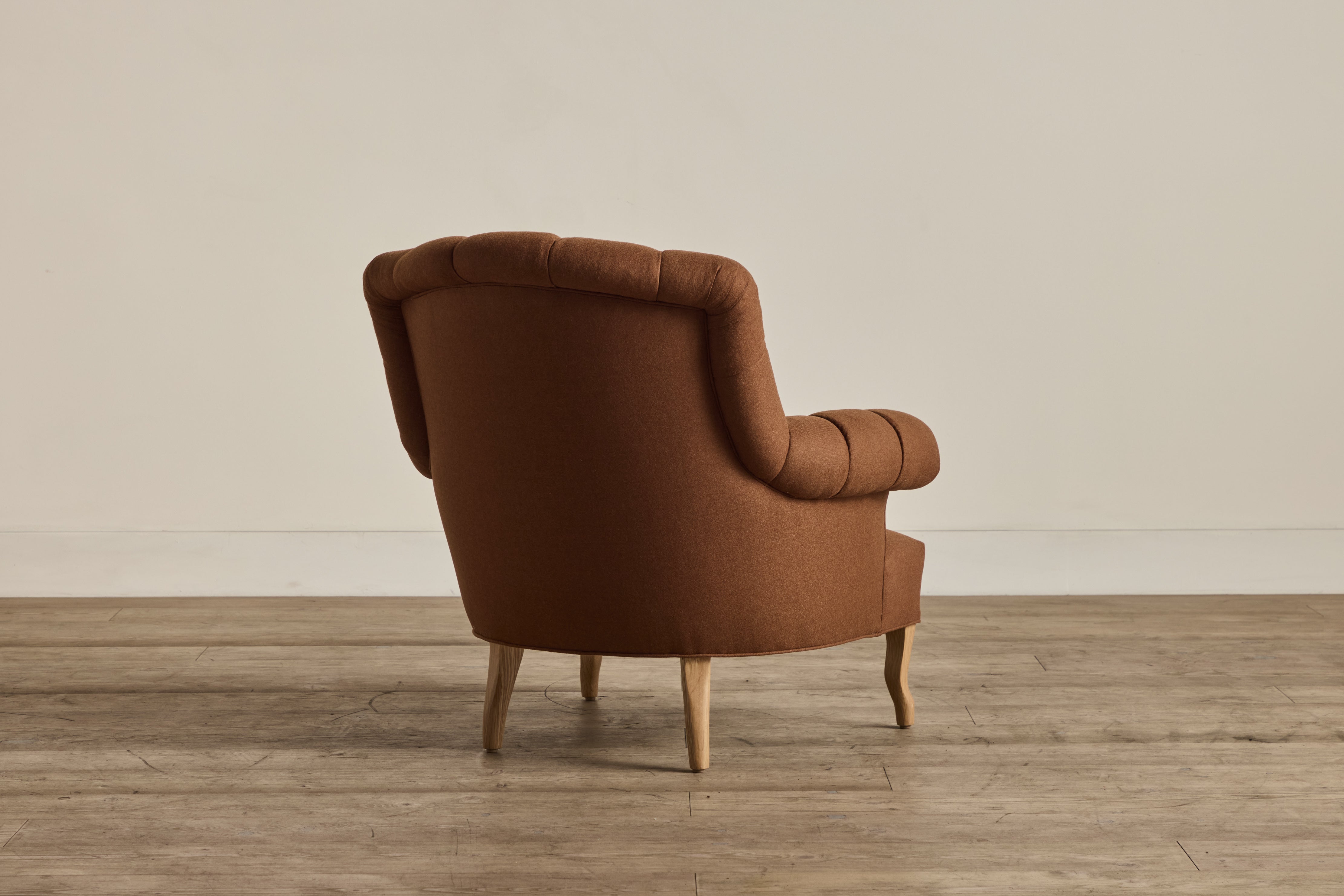 Shown in Holland & Sherry Melange Wool Flannel in Paprika and Natural Oak