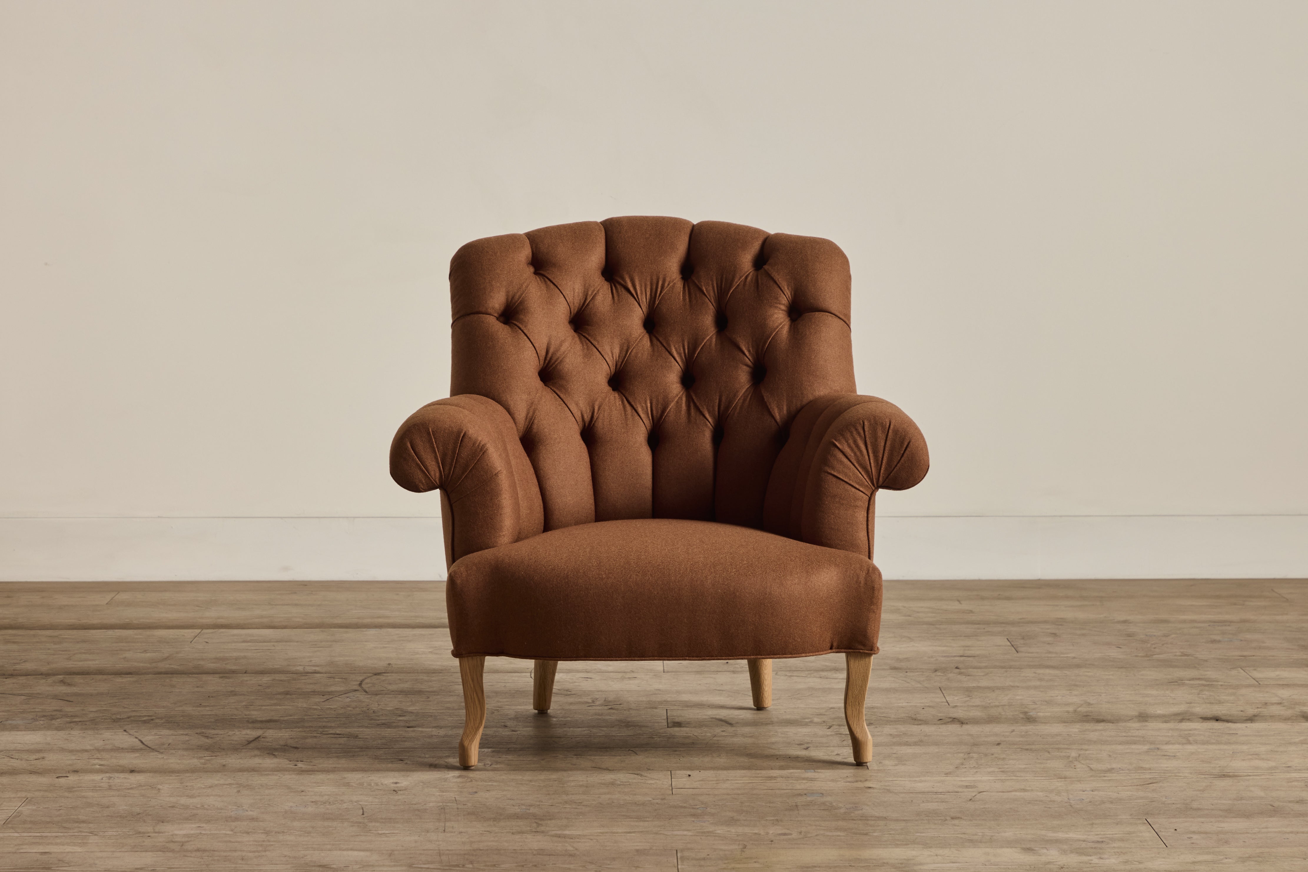 Shown in Holland & Sherry Melange Wool Flannel in Paprika and Natural Oak