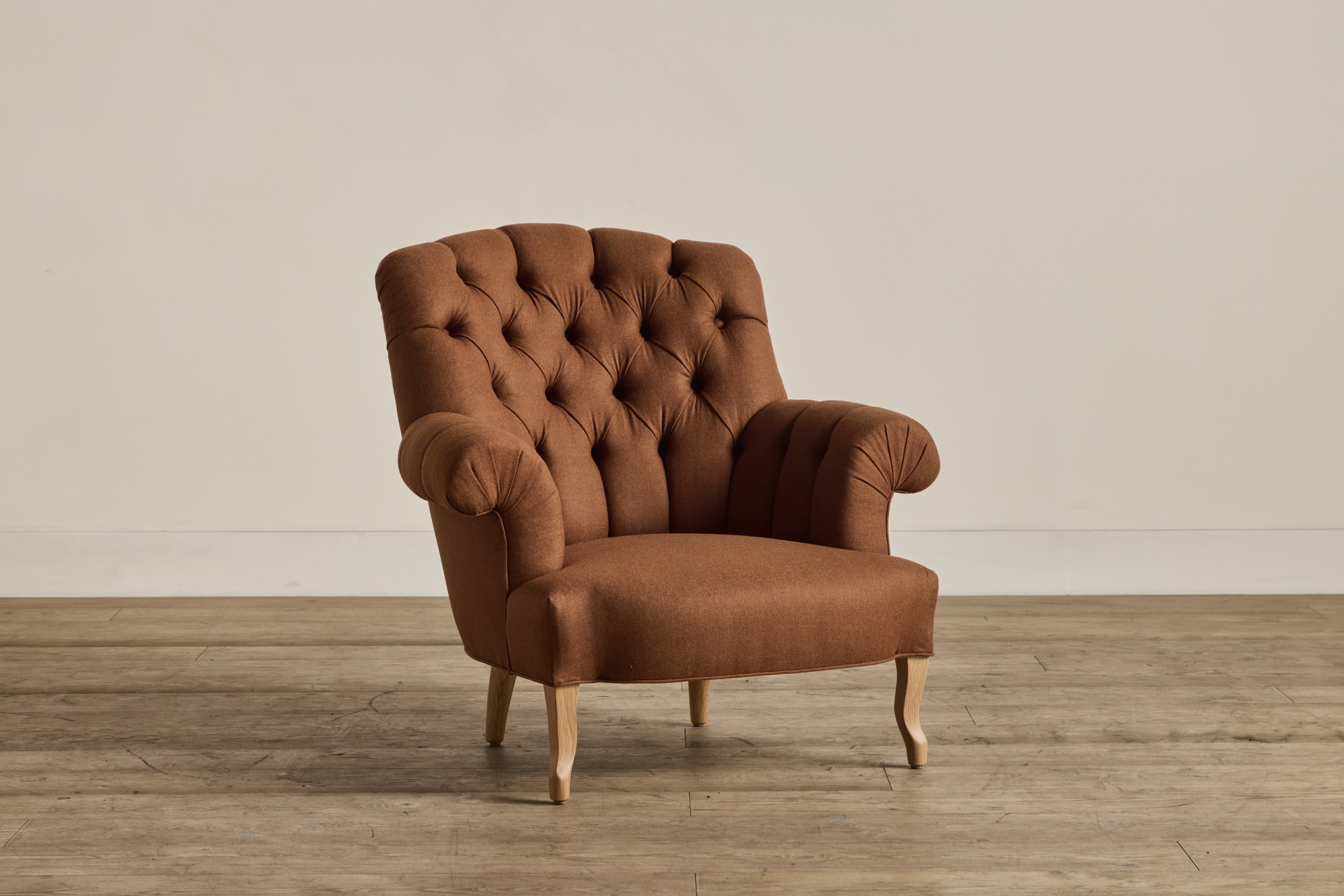 Shown in Holland & Sherry Melange Wool Flannel in Paprika and Natural Oak