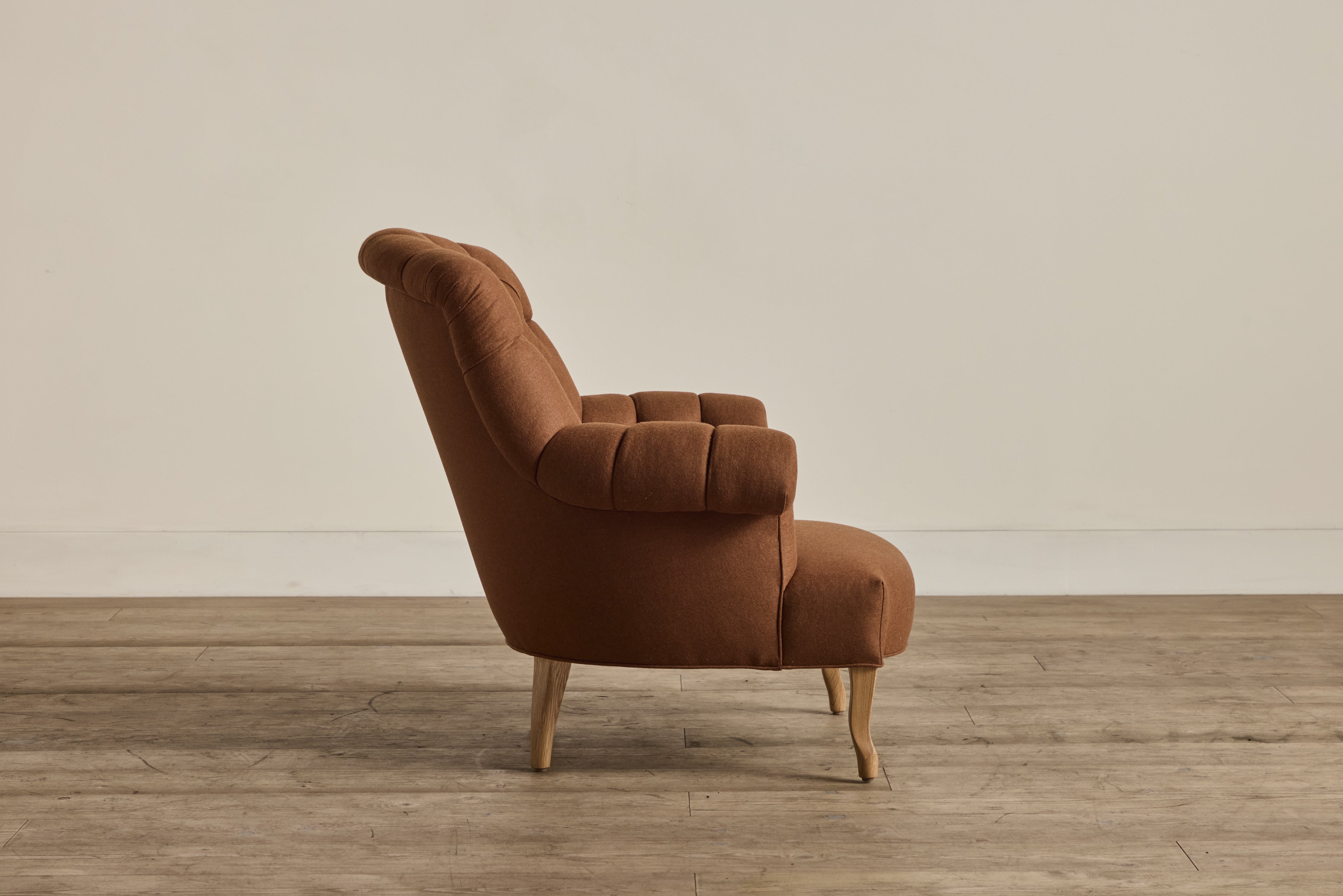 Shown in Holland & Sherry Melange Wool Flannel in Paprika and Natural Oak