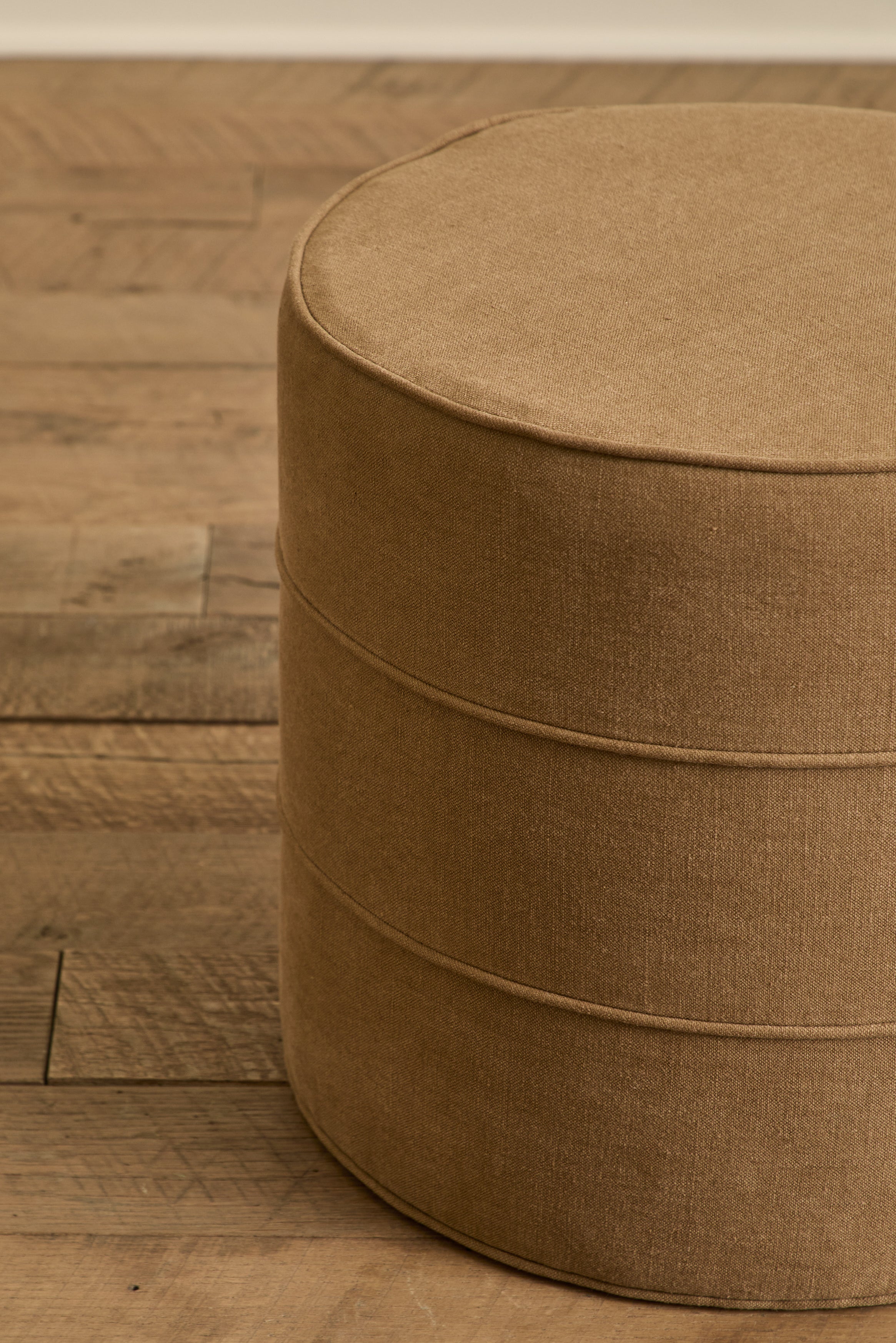 Round Hassock, Quick Ship