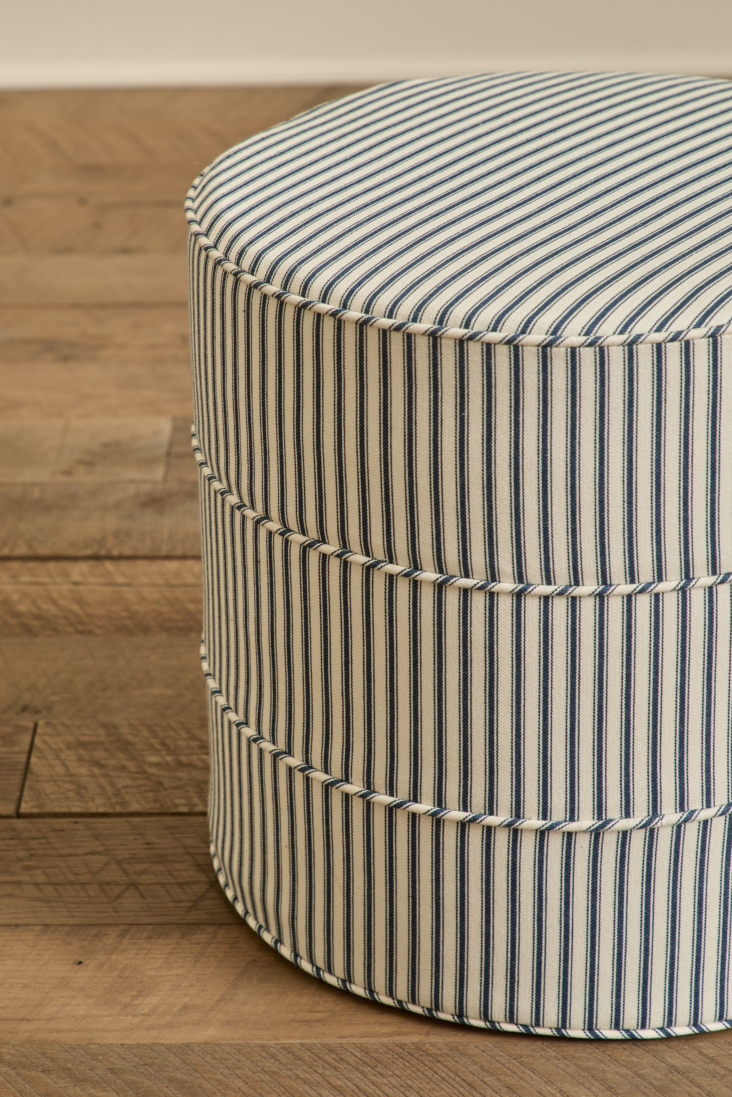 Round Hassock, Quick Ship