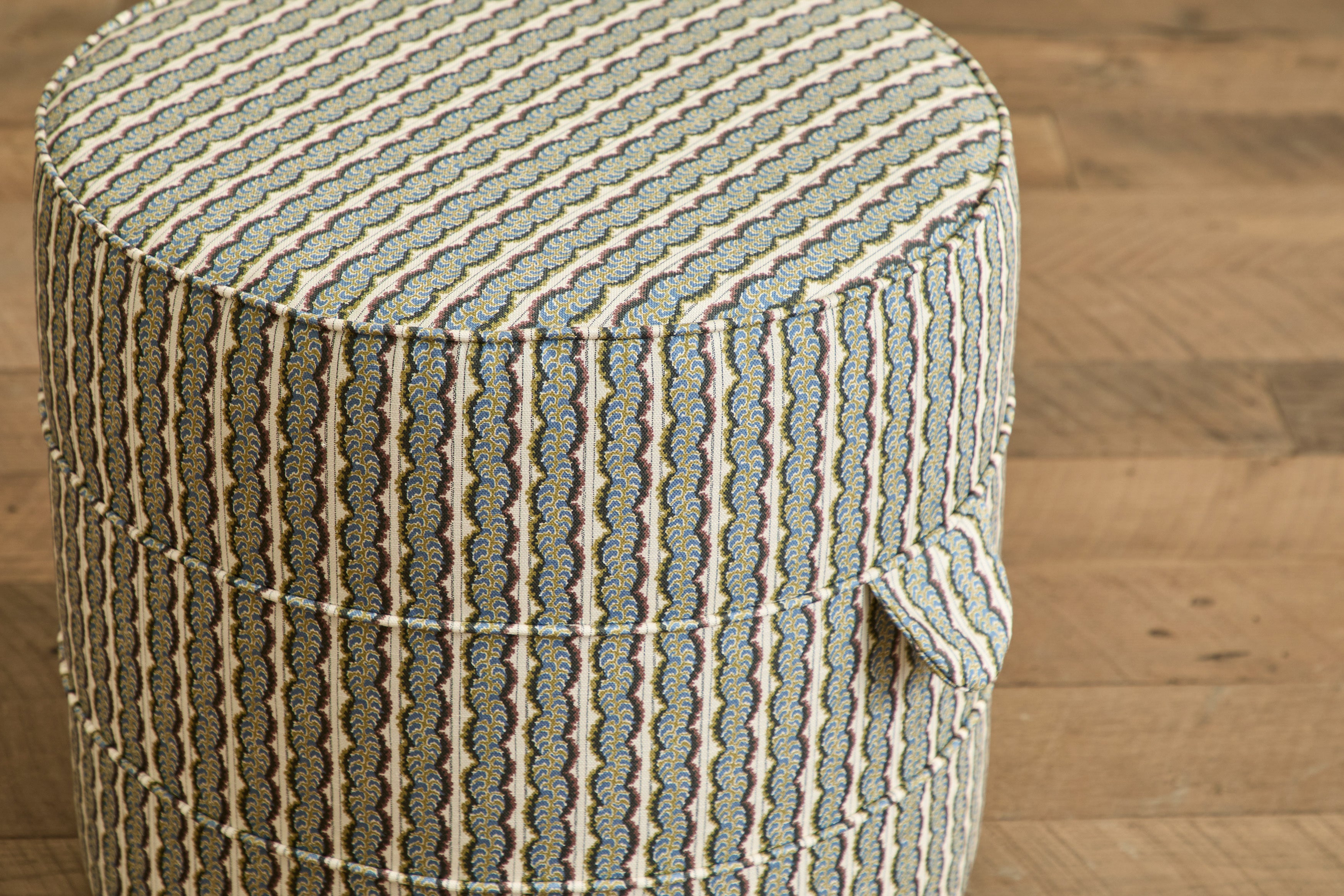 Round Hassock, Quick Ship