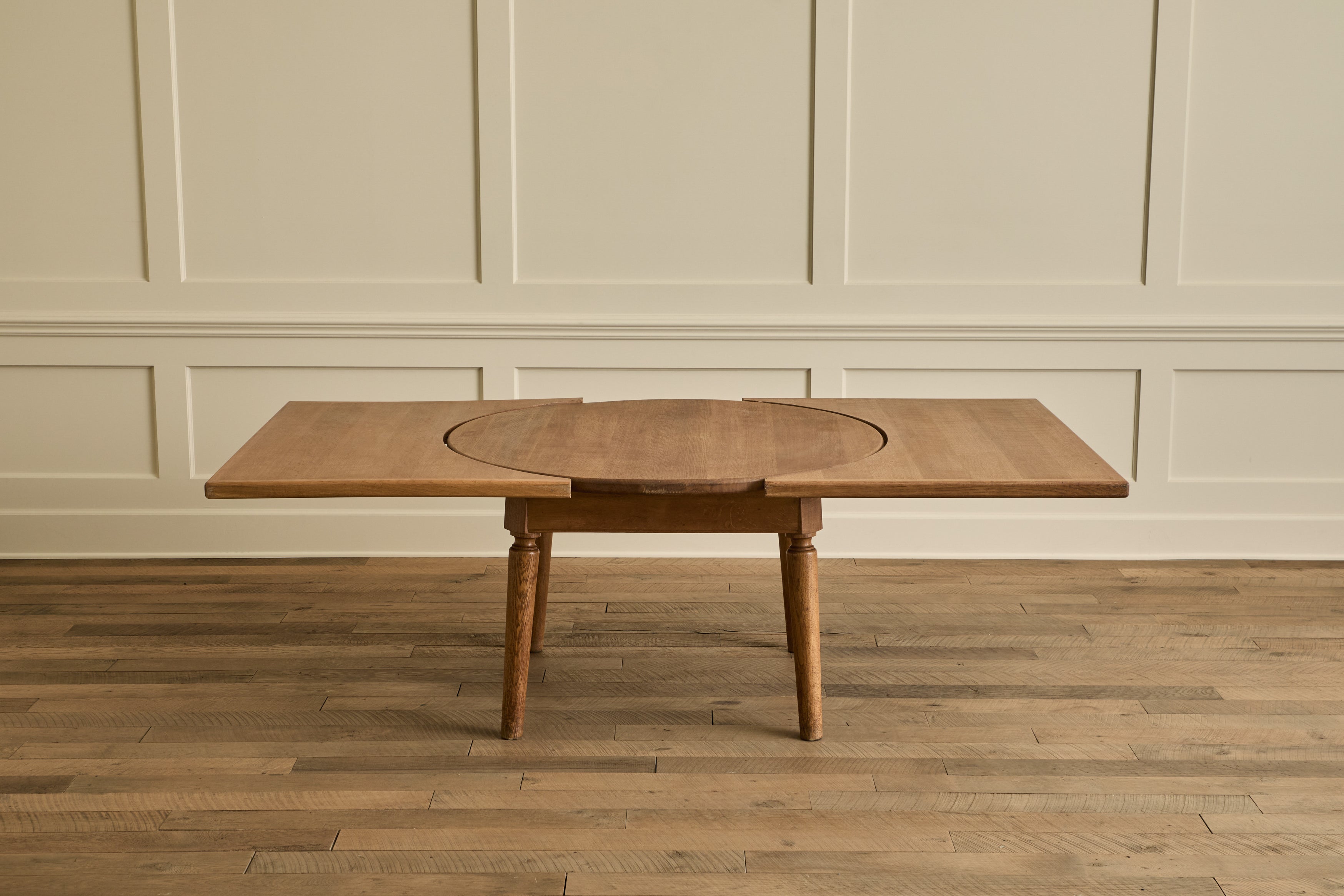 Round Oak Wood Extension Table