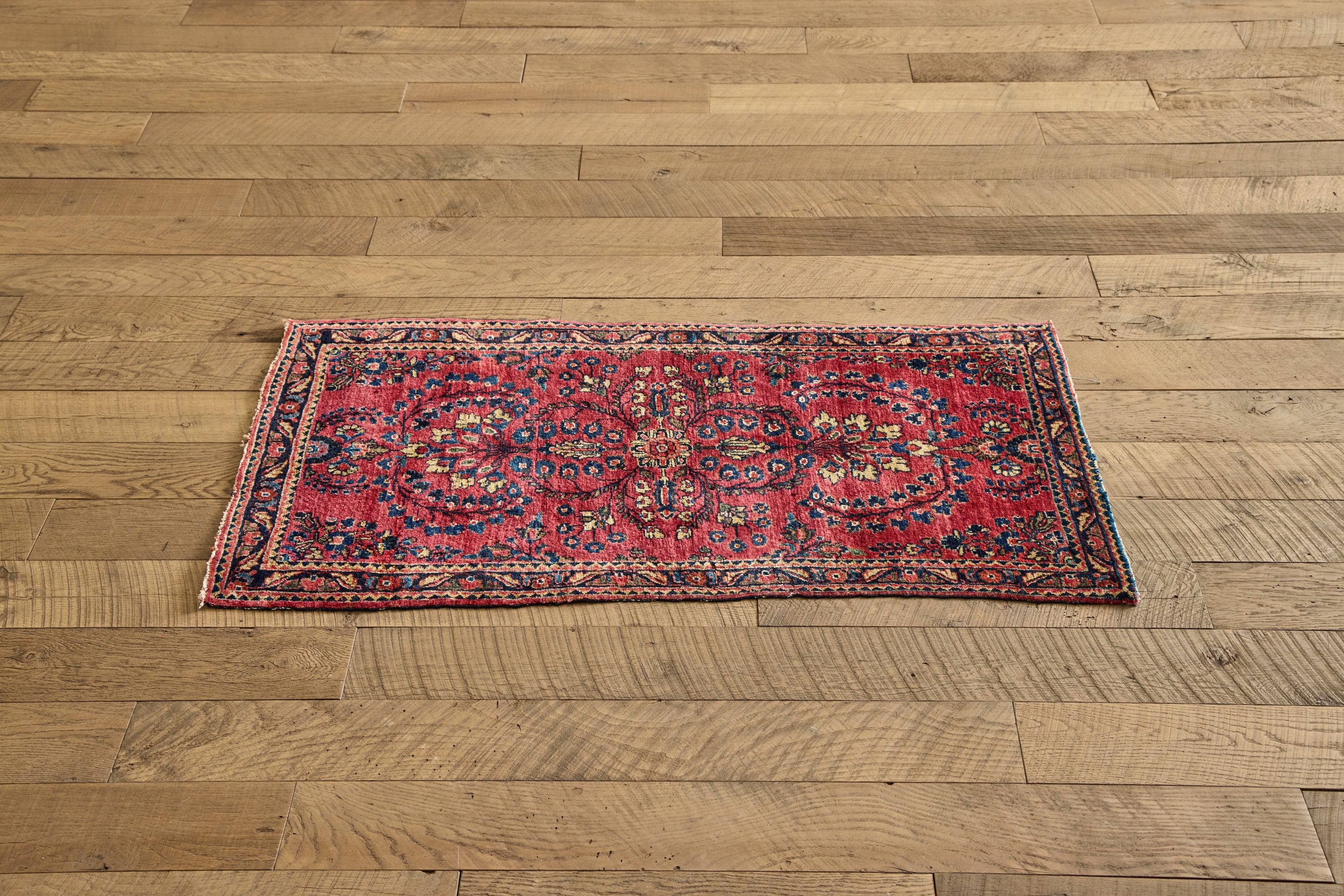 Persian Sarouk Throw Rug 2'3 x 4'3