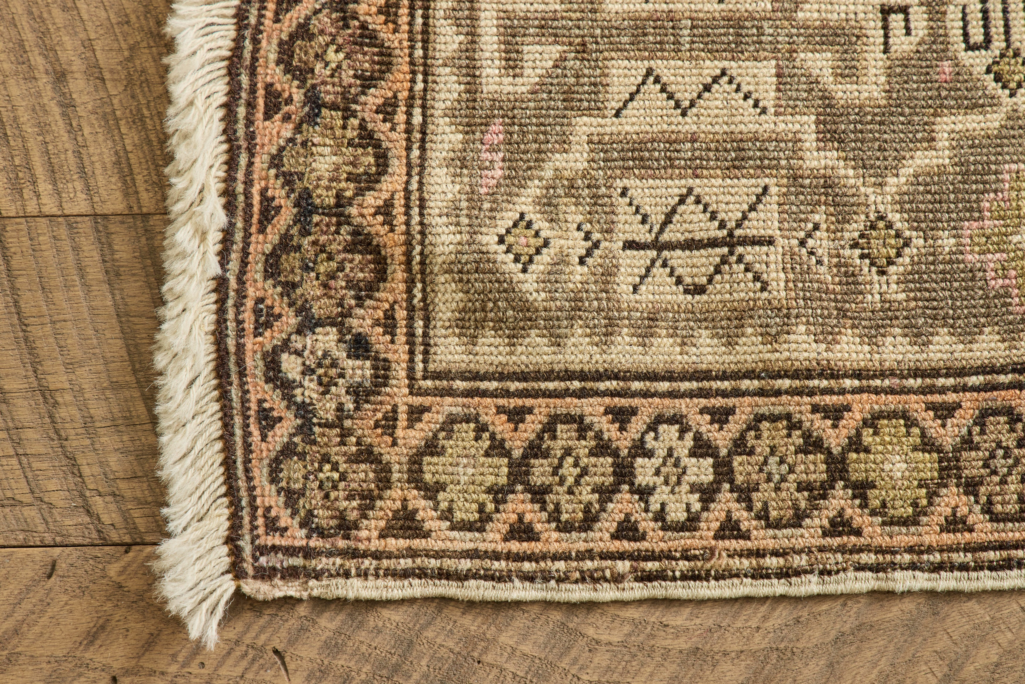 Neutral Tribal Scatter Rug 2 x 2'7