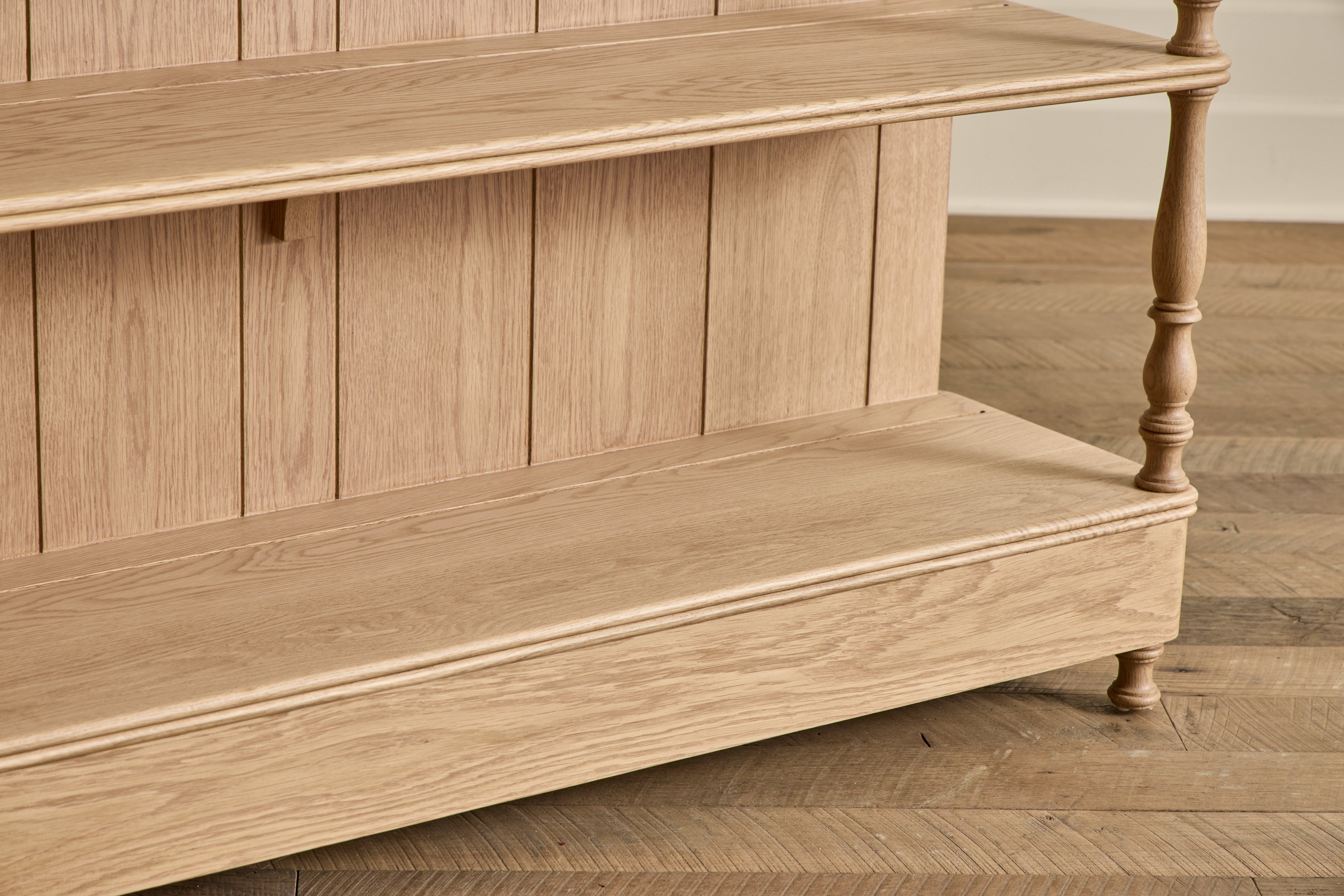 Shown in Natural Oak
