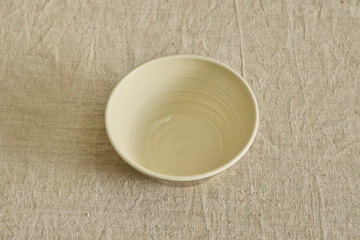 Small Mochaware Serving Bowl in Red Brick Cat Eyes