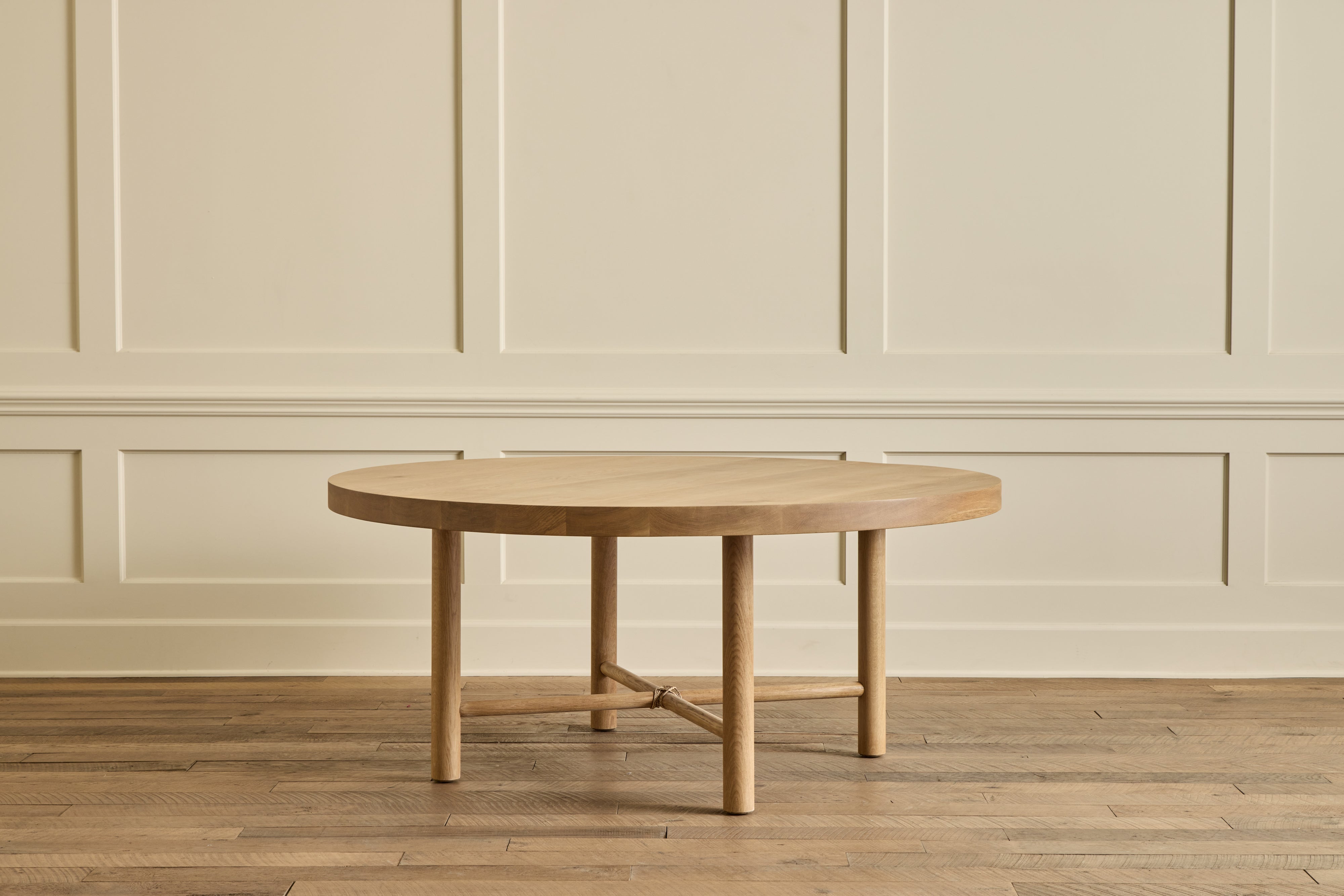 Round Dining Table, 60"
