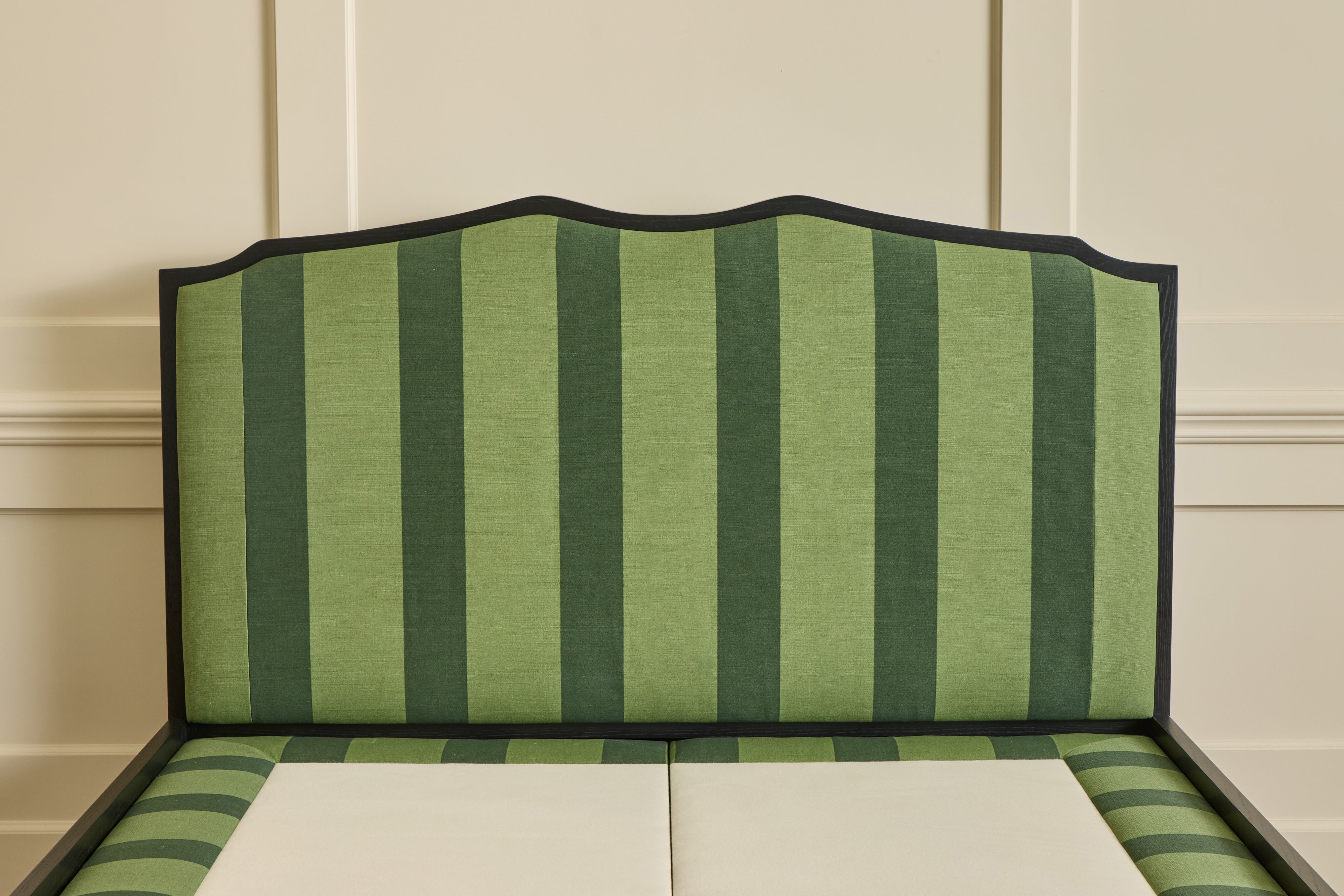 Curved Bed, Queen