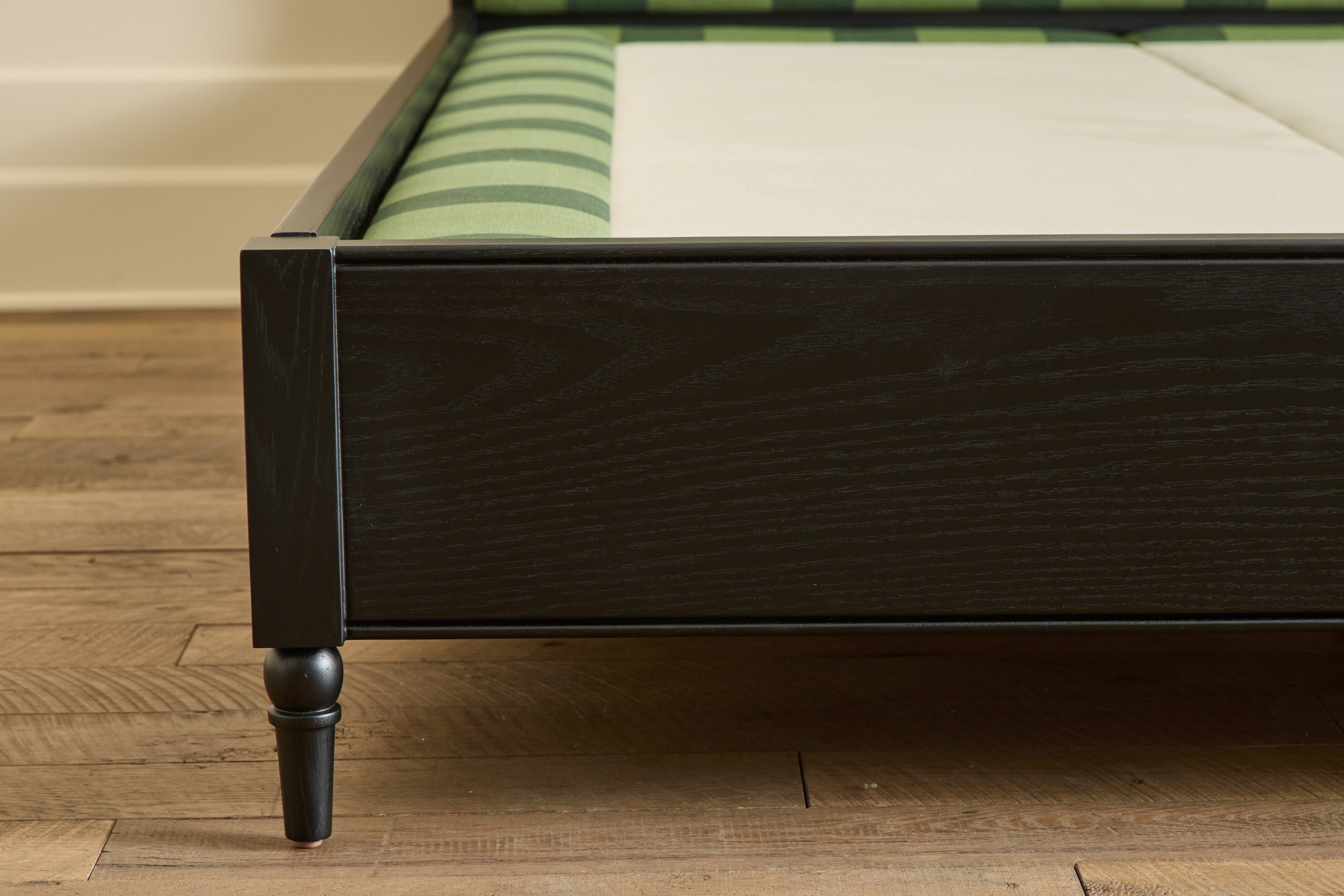 Curved Bed, Queen