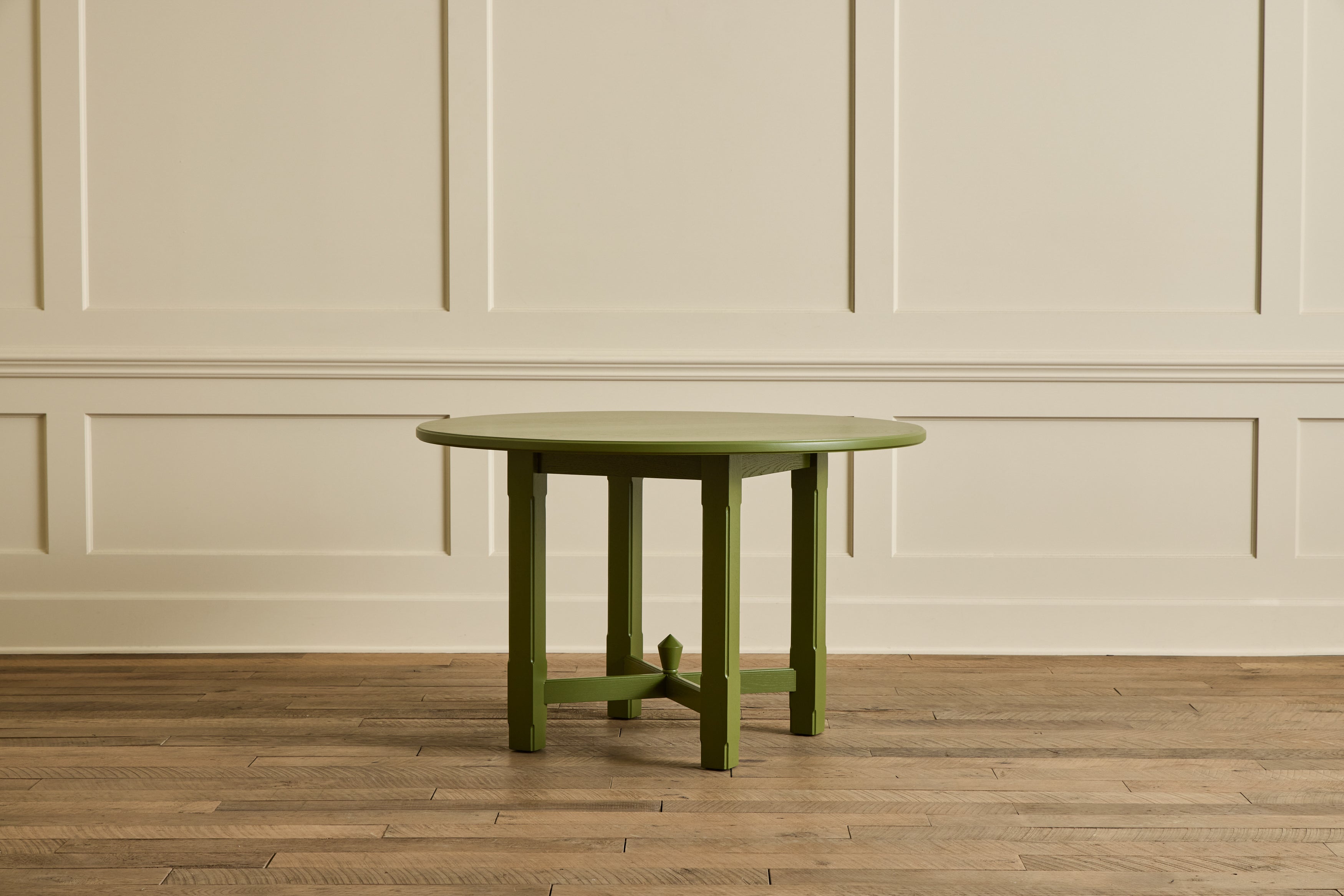 Round Spire Dining Table, 48"
