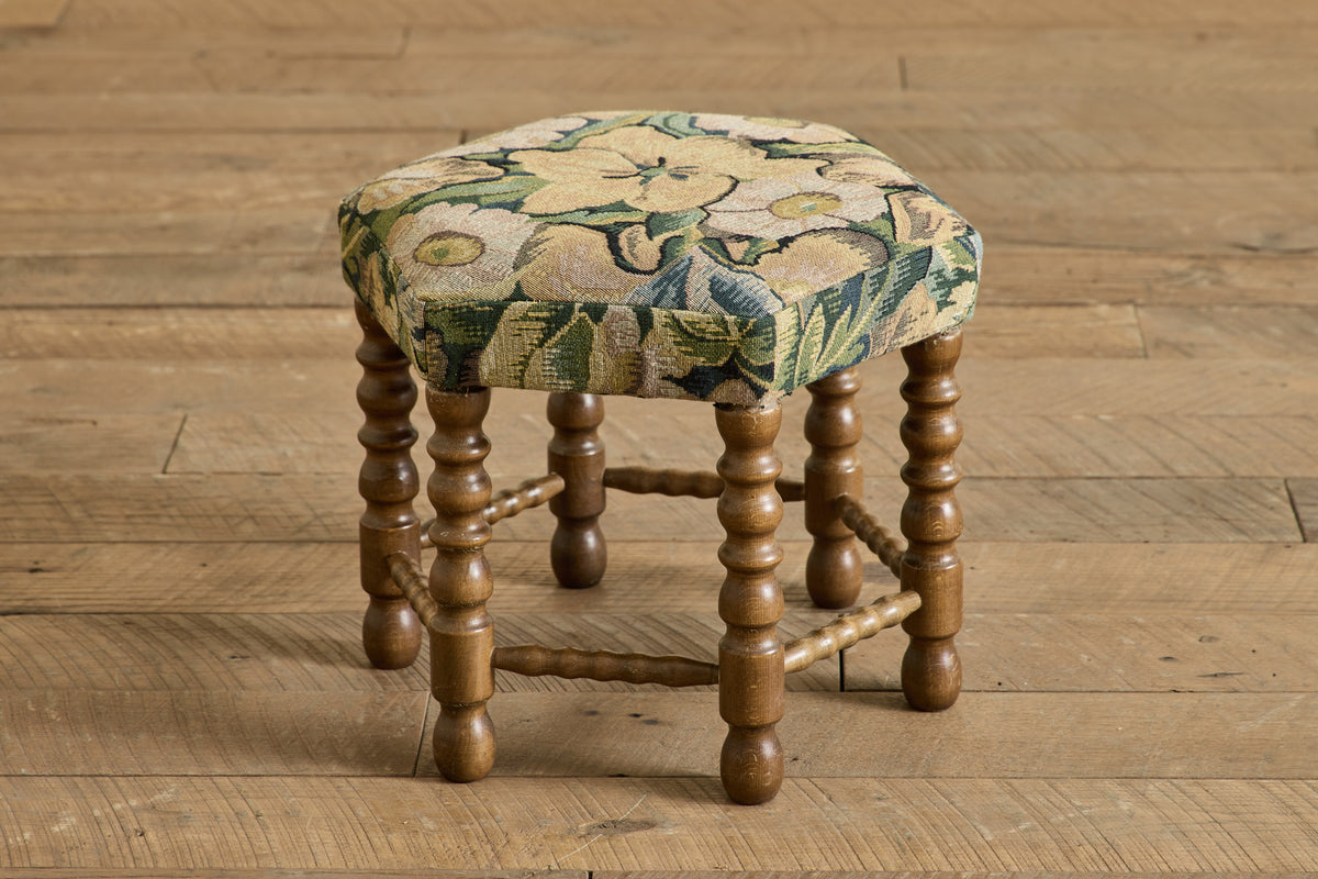 VTG TURNED OAK WOOD STOOL NO. 2