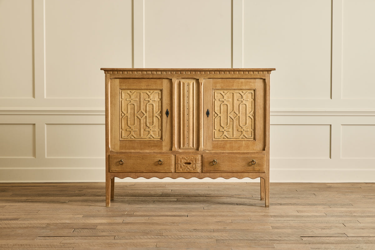 VTG 1960S CARVED OAK HIGHBOARD