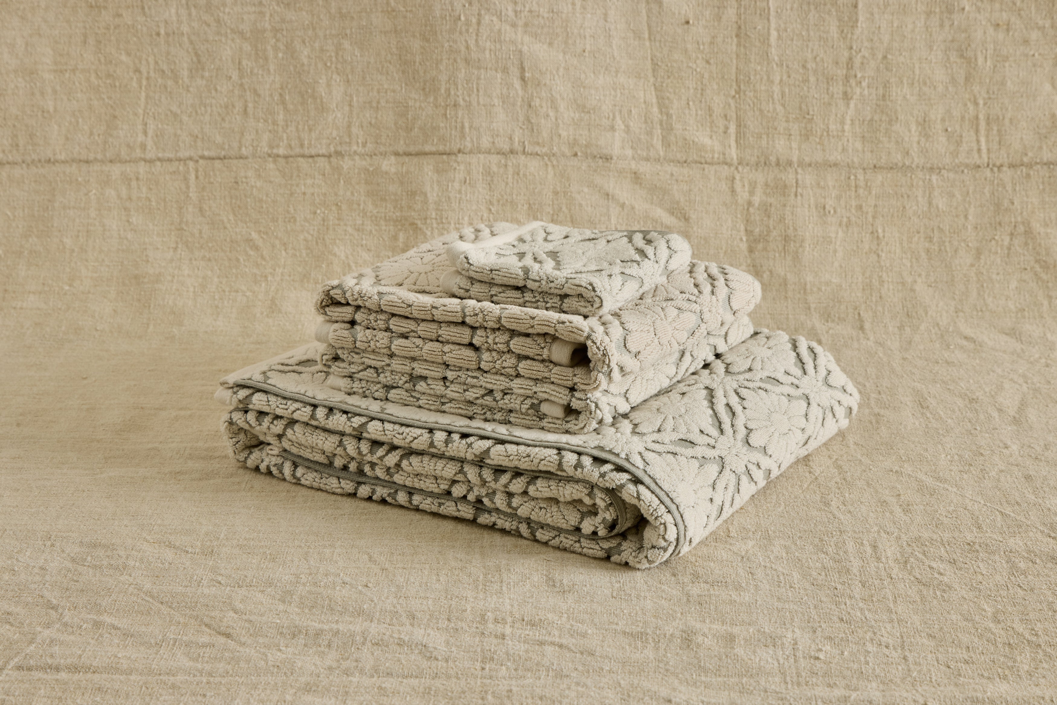 Marguerite Bath Set