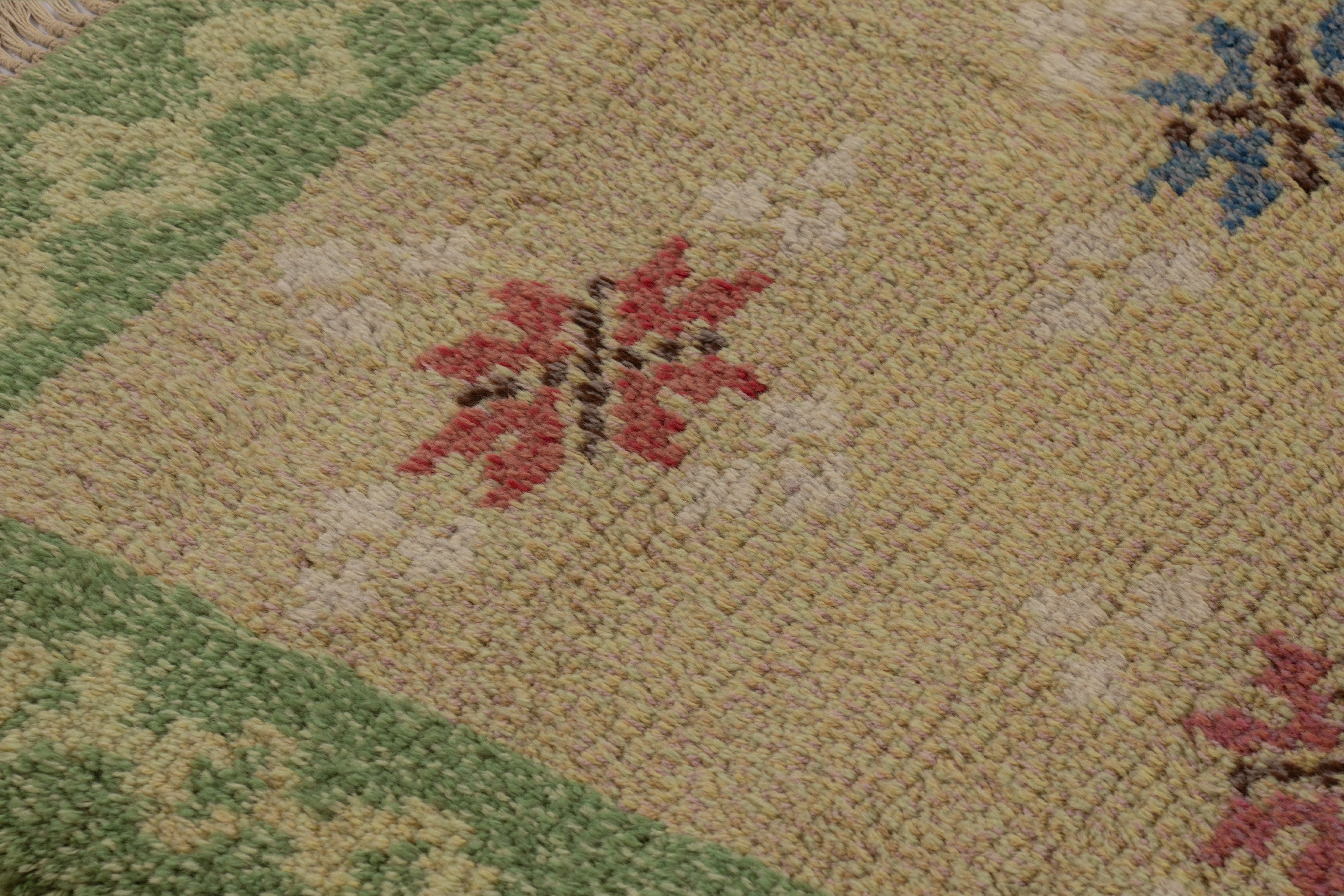 Tile Swedish Rya Floral Rug 4’9 X 6’6