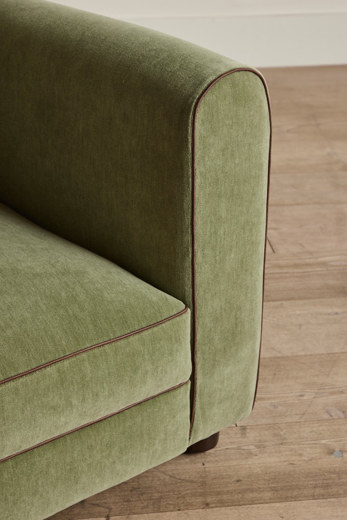 Shown in Customer's Own Material (Holland & Sherry Rambouillet Basil with Howe Leather Piping in Tobacco) and Dark Oak