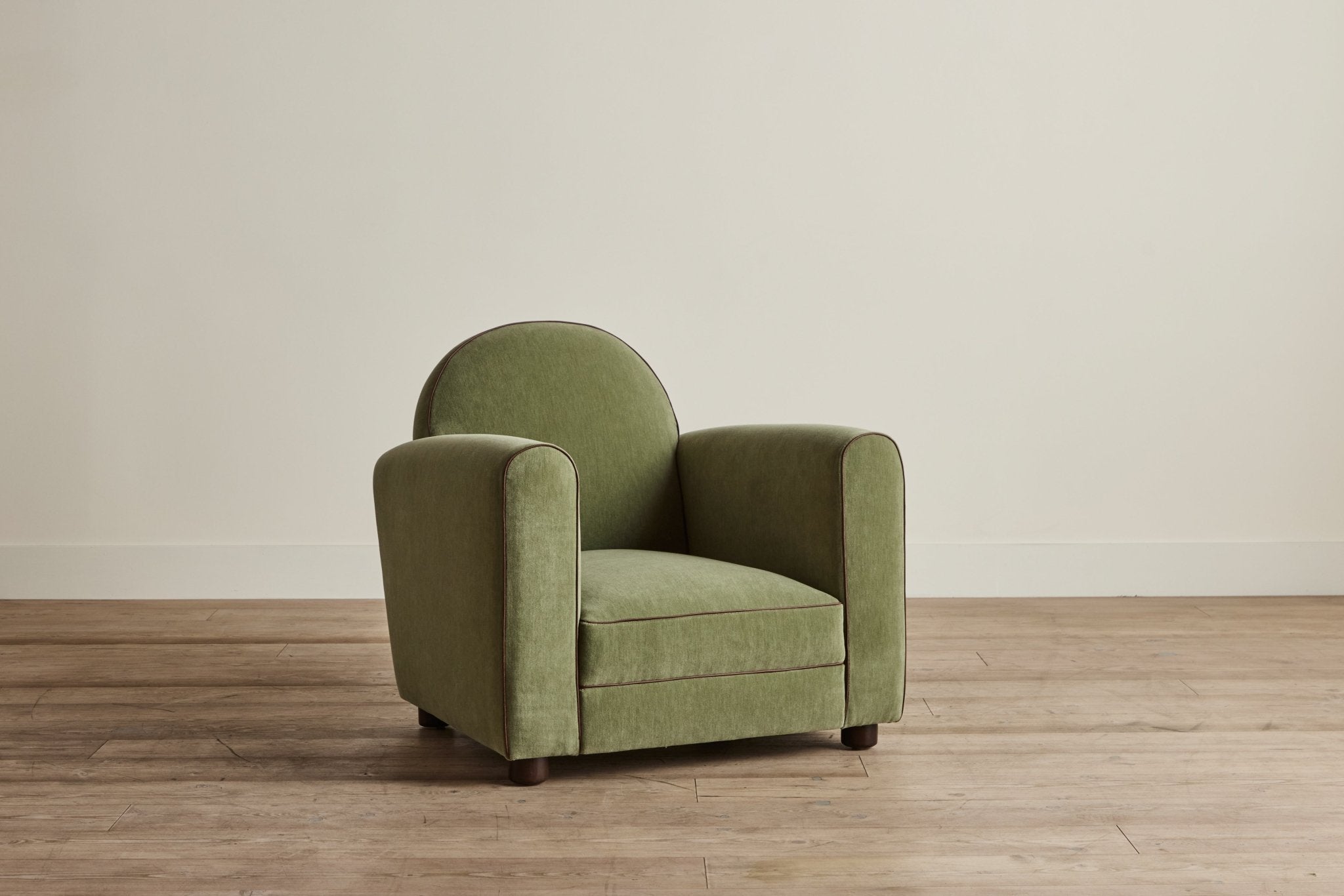 Shown in Customer's Own Material (Holland & Sherry Rambouillet Basil with Howe Leather Piping in Tobacco) and Dark Oak