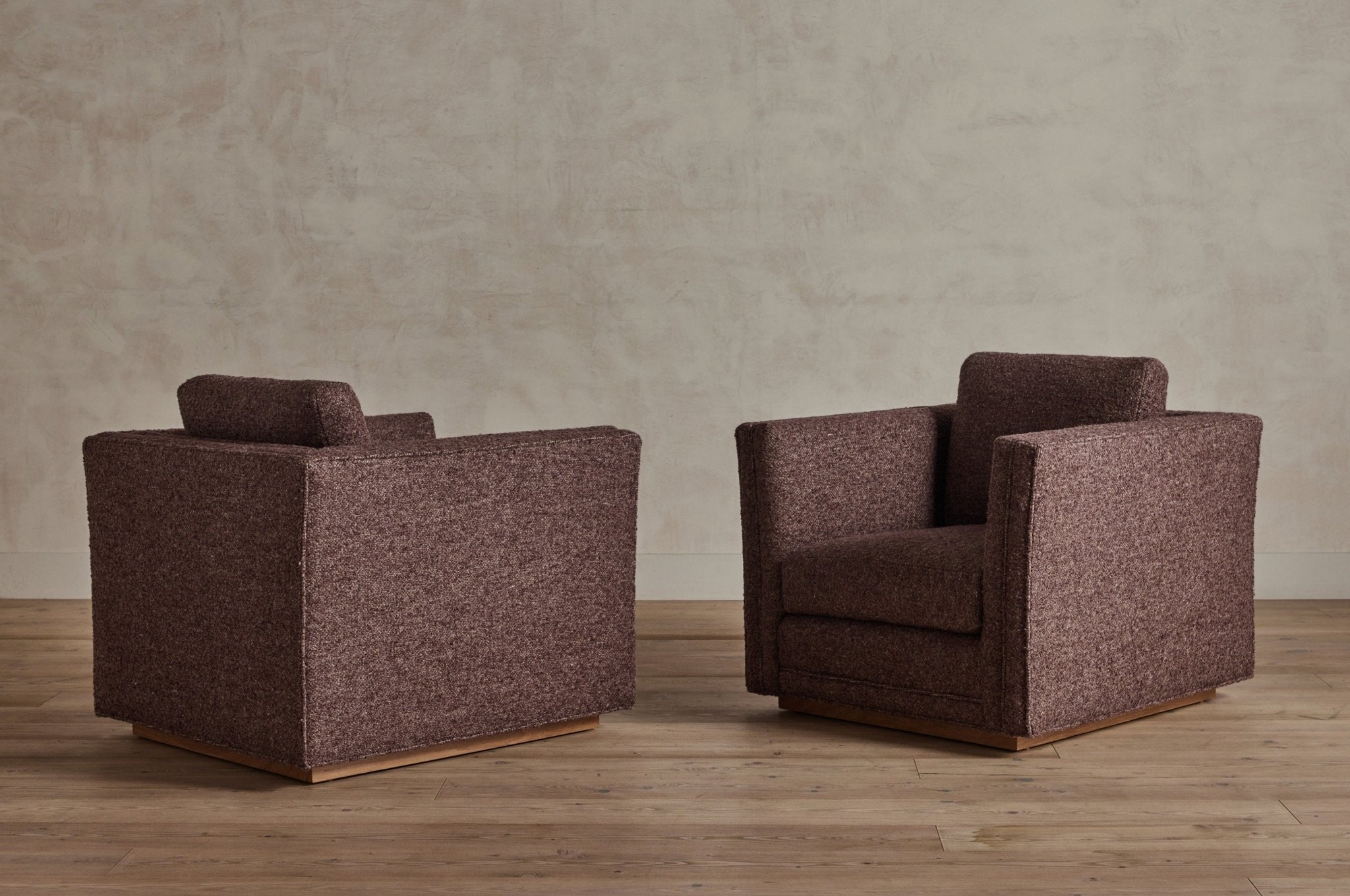 Shown in Libeco Merlot Boucle and Natural Oak plinth