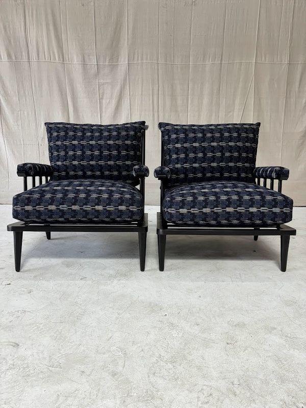Metal Spindle Back Viewing Chair