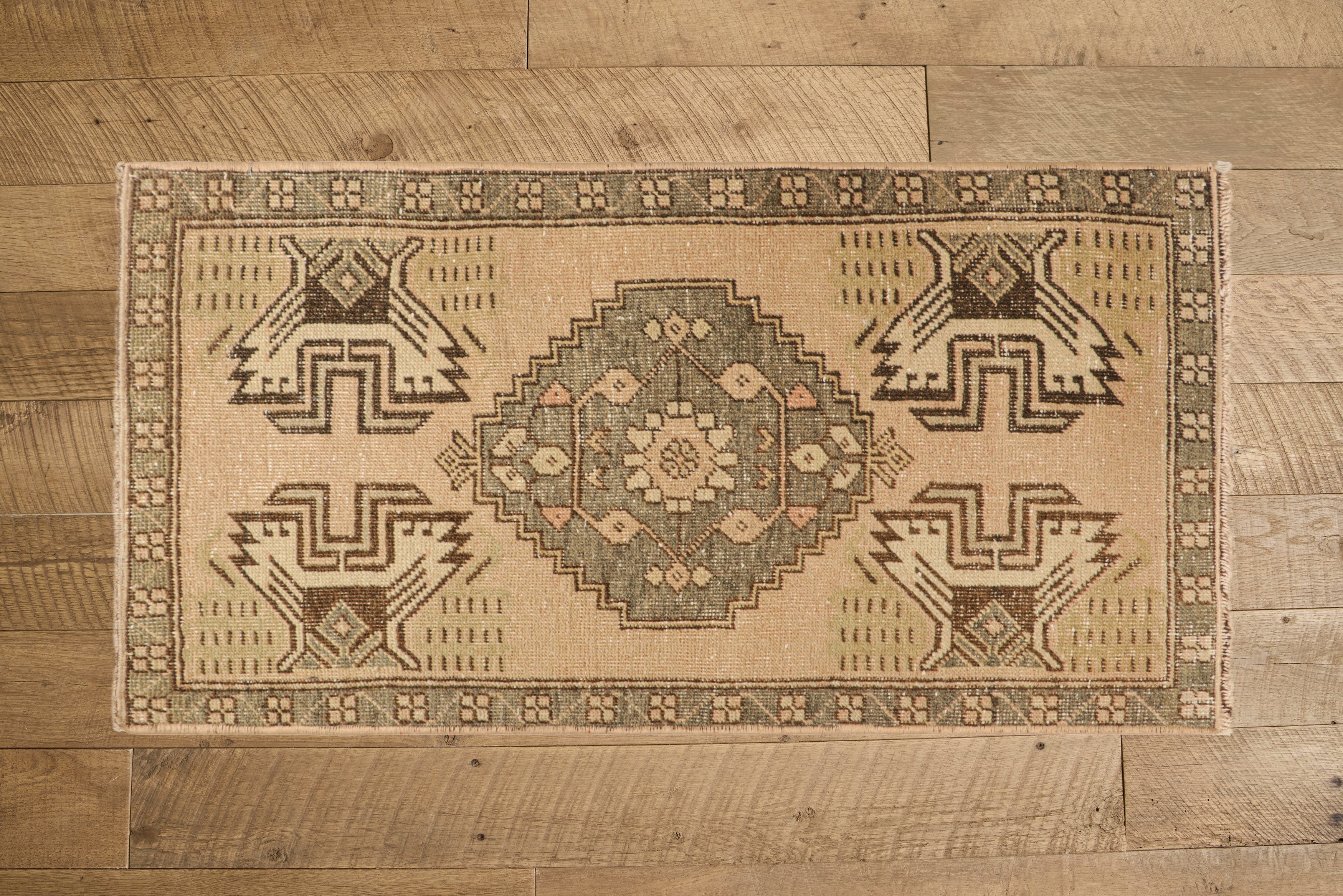 Beige Oushak Throw Rug 1’8 X 3’4