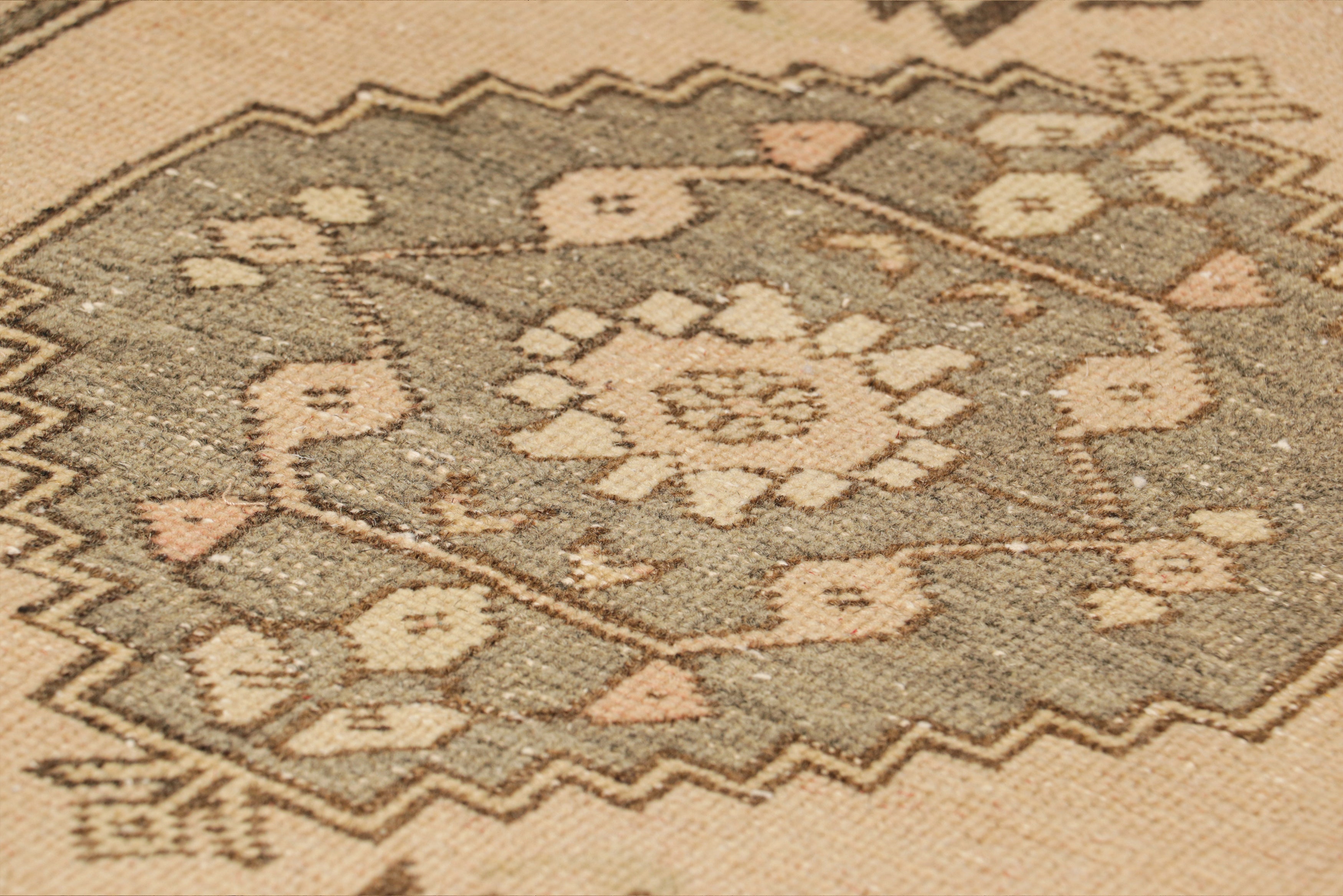 Beige Oushak Throw Rug 1’8 X 3’4