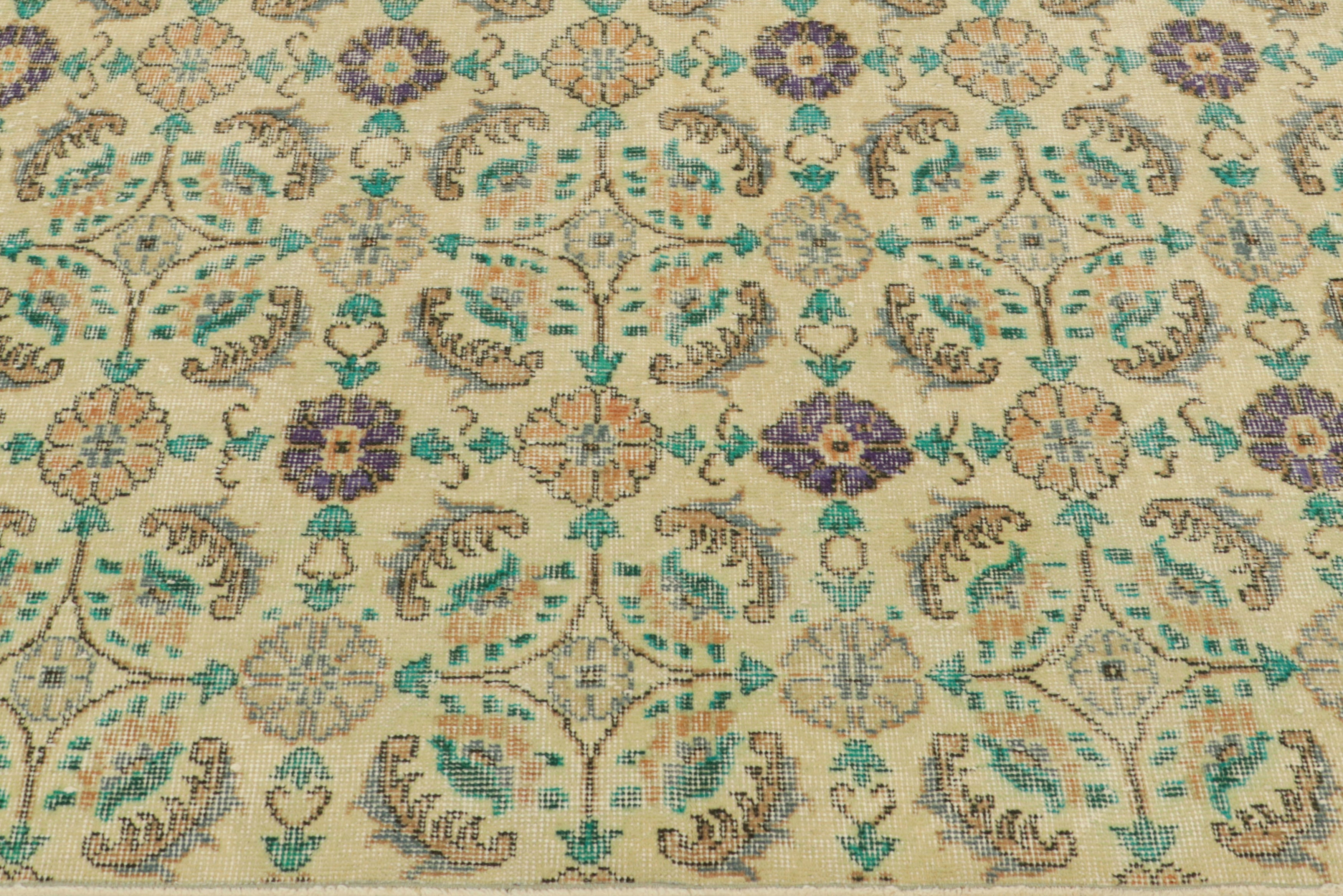 Beige Floral Pattern Flug 5’3 x 8’11