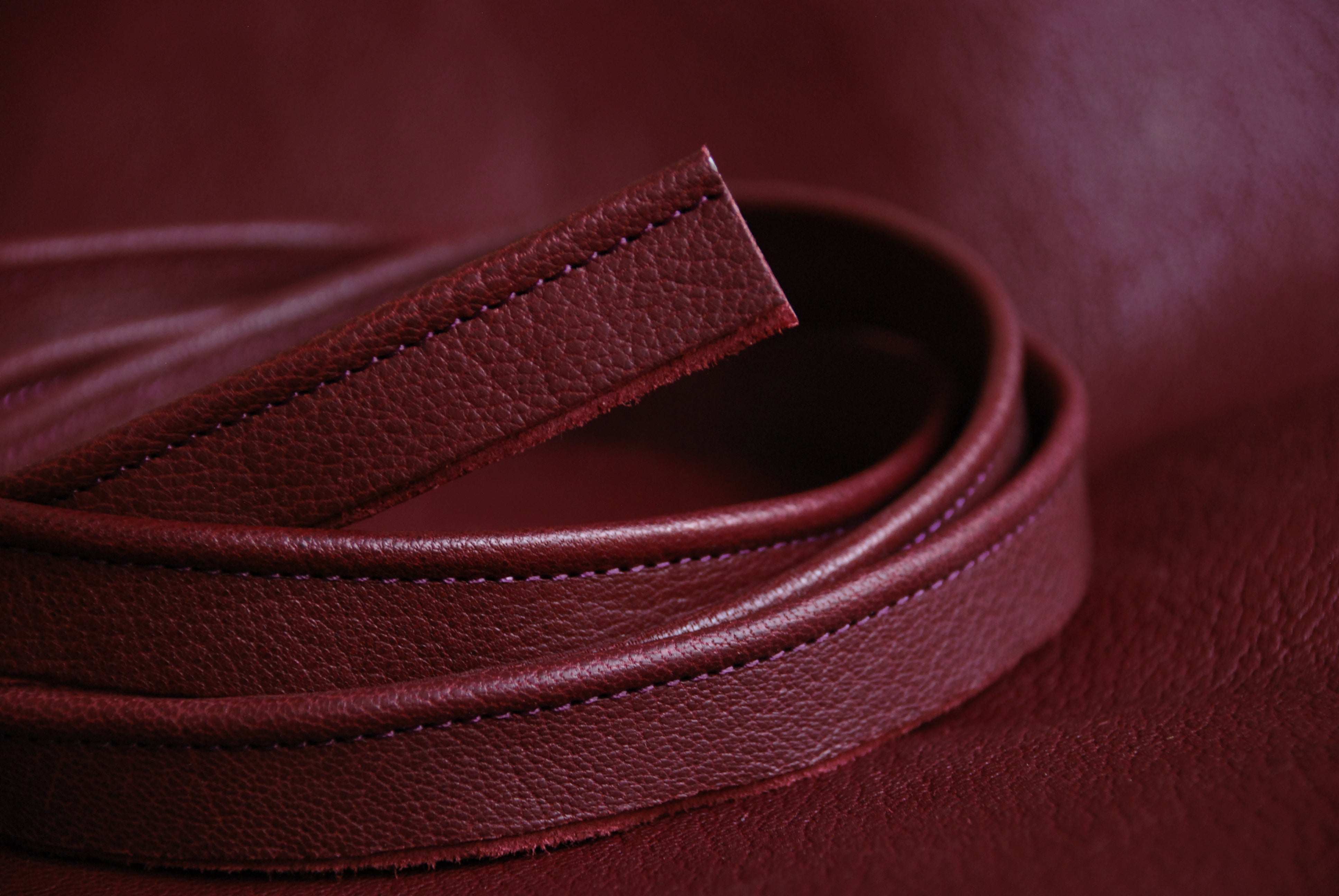 Fine Leather Piping, Cherry