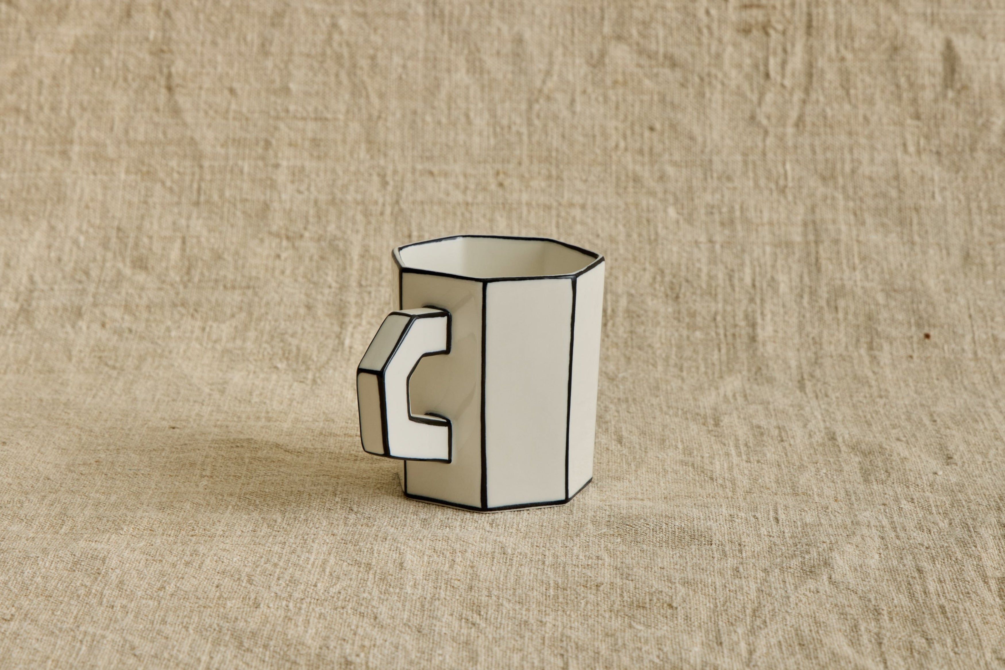 Carte Blanche Tea Cup in White & Black