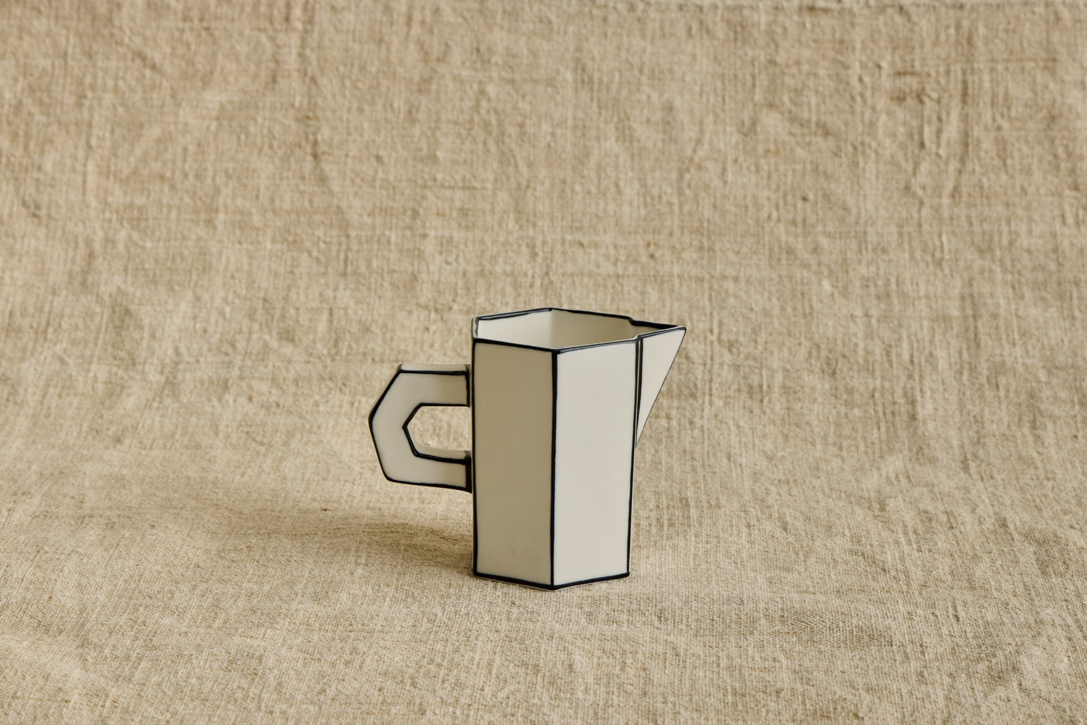 Carte Blanche Jug in White & Black