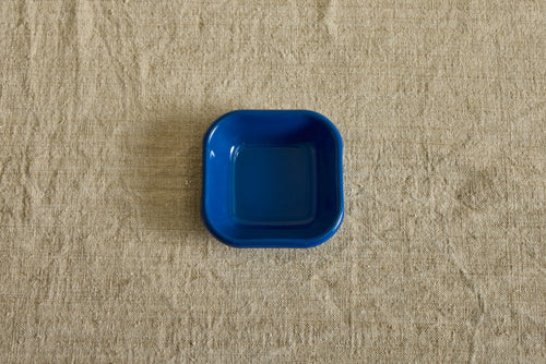 ENAMELWARE CATCHALL TRAY IN AZURE