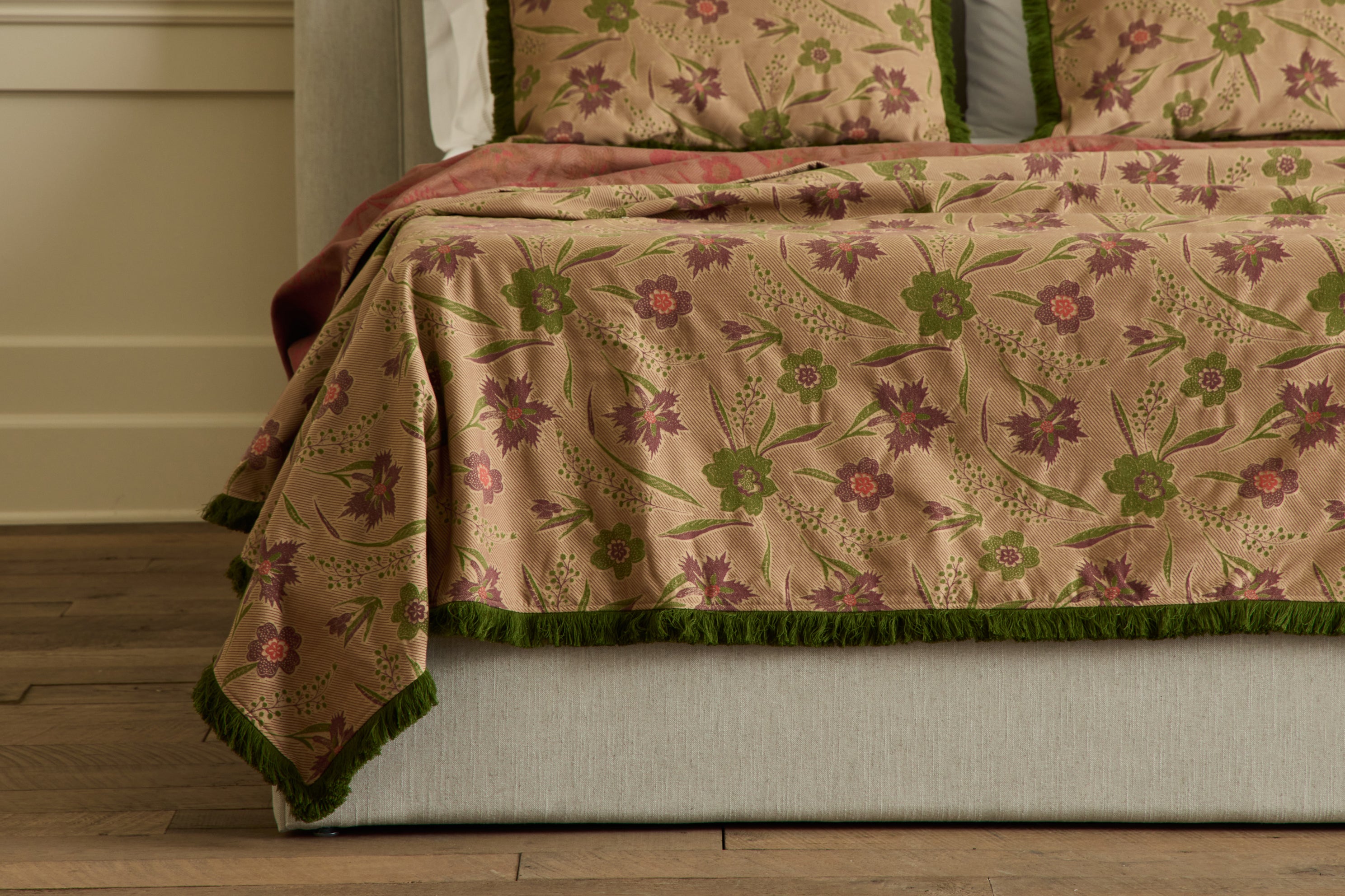 Aster Jacquard Coverlet with Fringe in Vert