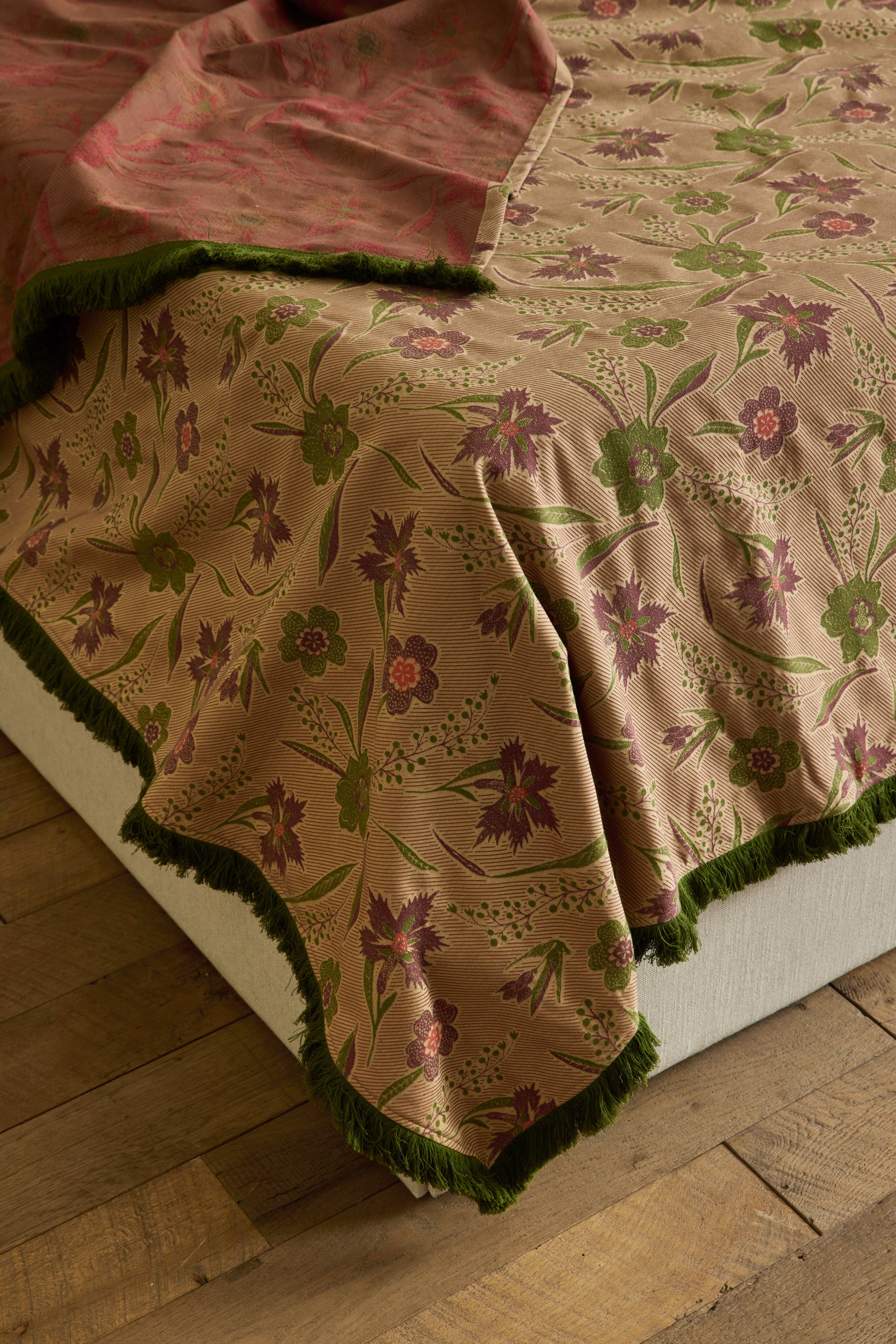 Aster Jacquard Coverlet with Fringe in Vert