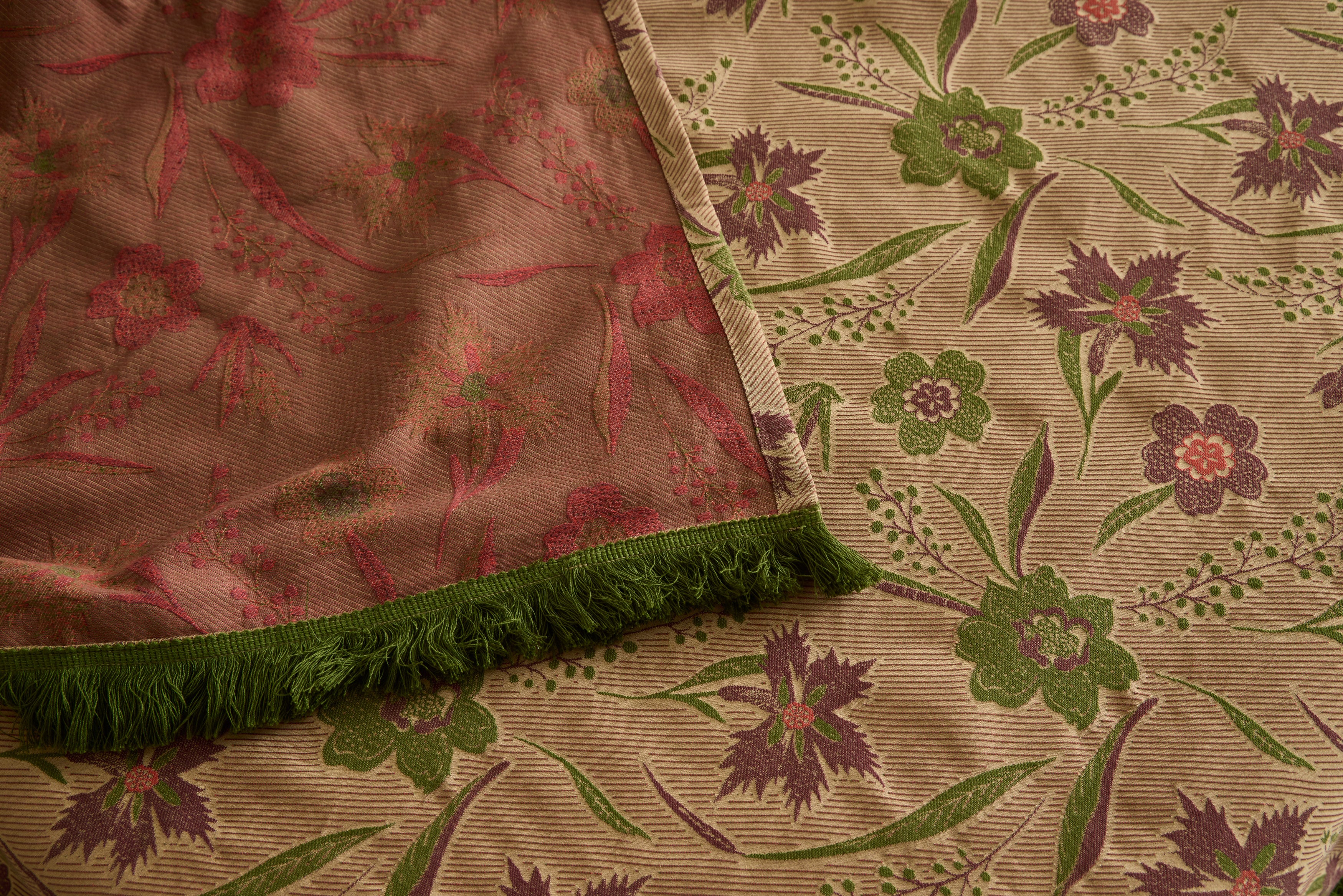 Aster Jacquard Coverlet with Fringe in Vert