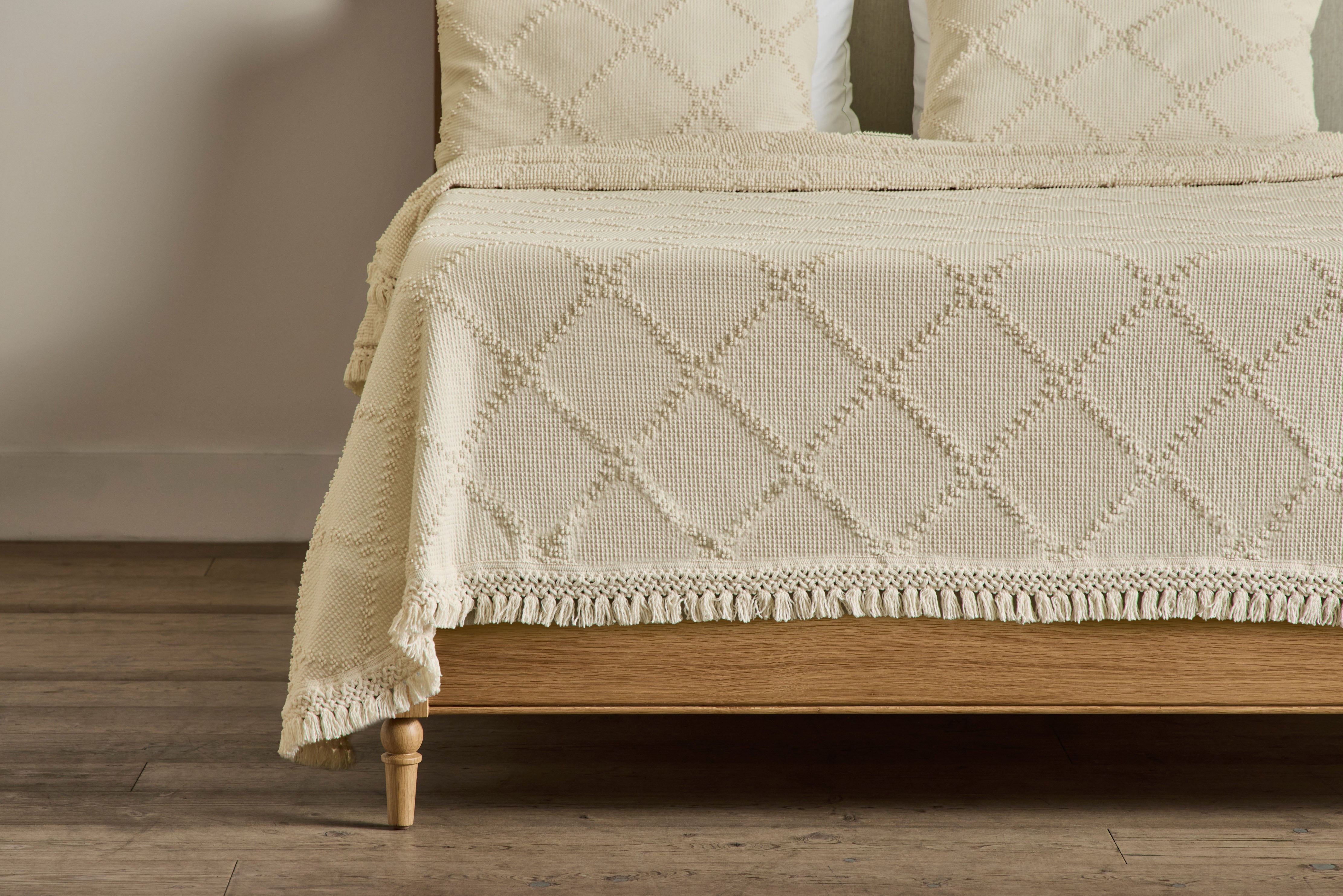 Trellis Terry Fringed Coverlet in Ivory
