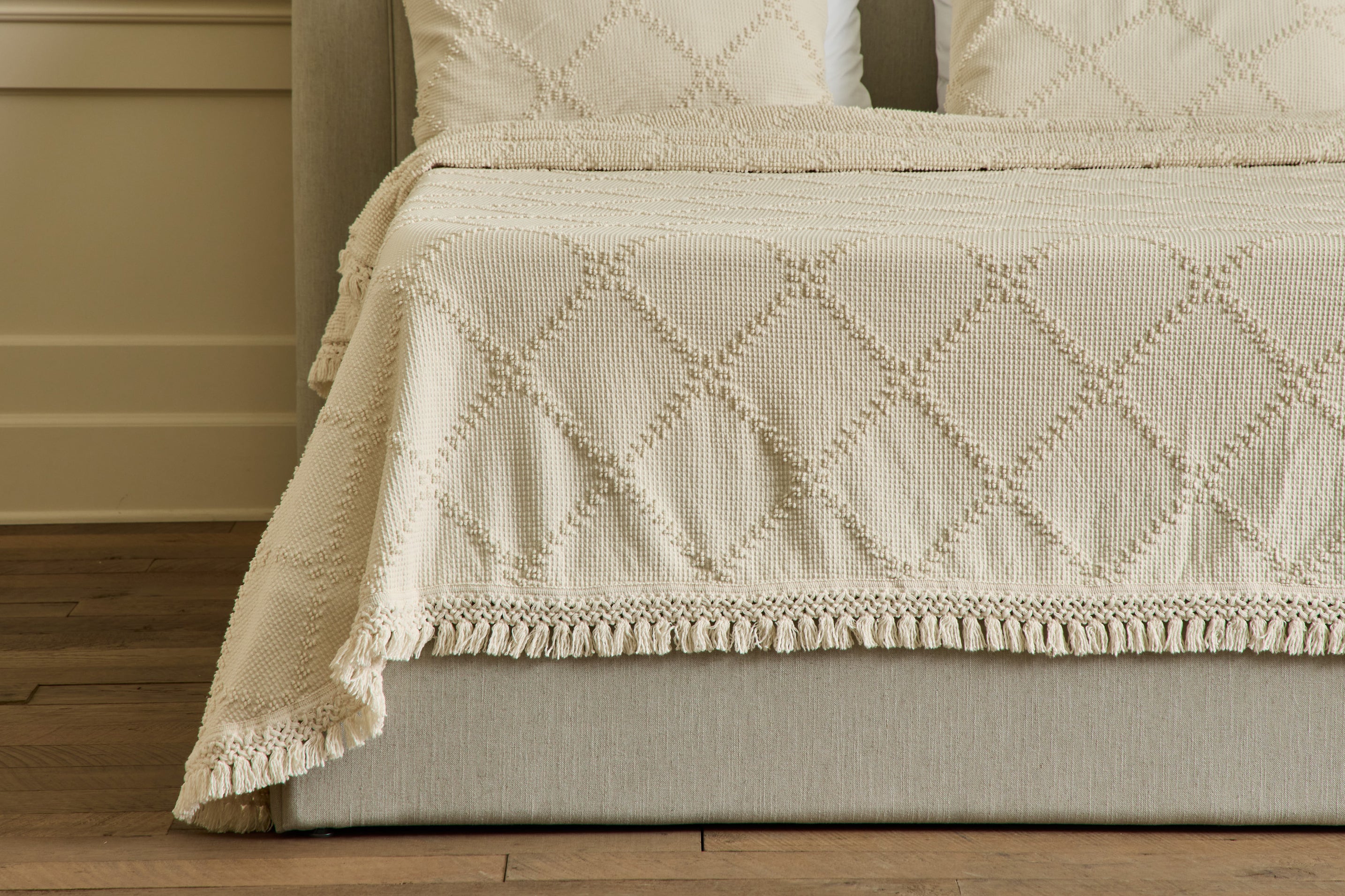 Trellis Terry Fringed Coverlet in Ivory