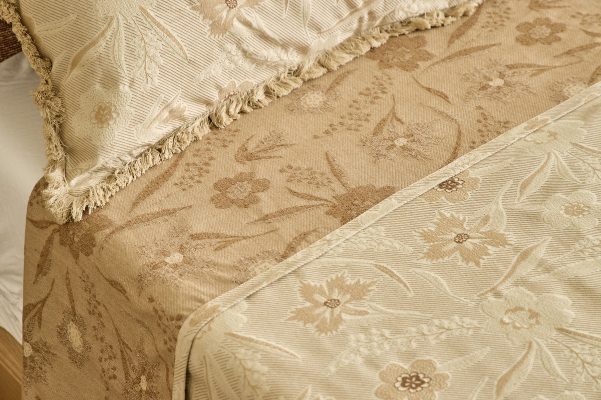 Aster Jacquard Coverlet with Fringe in Sable