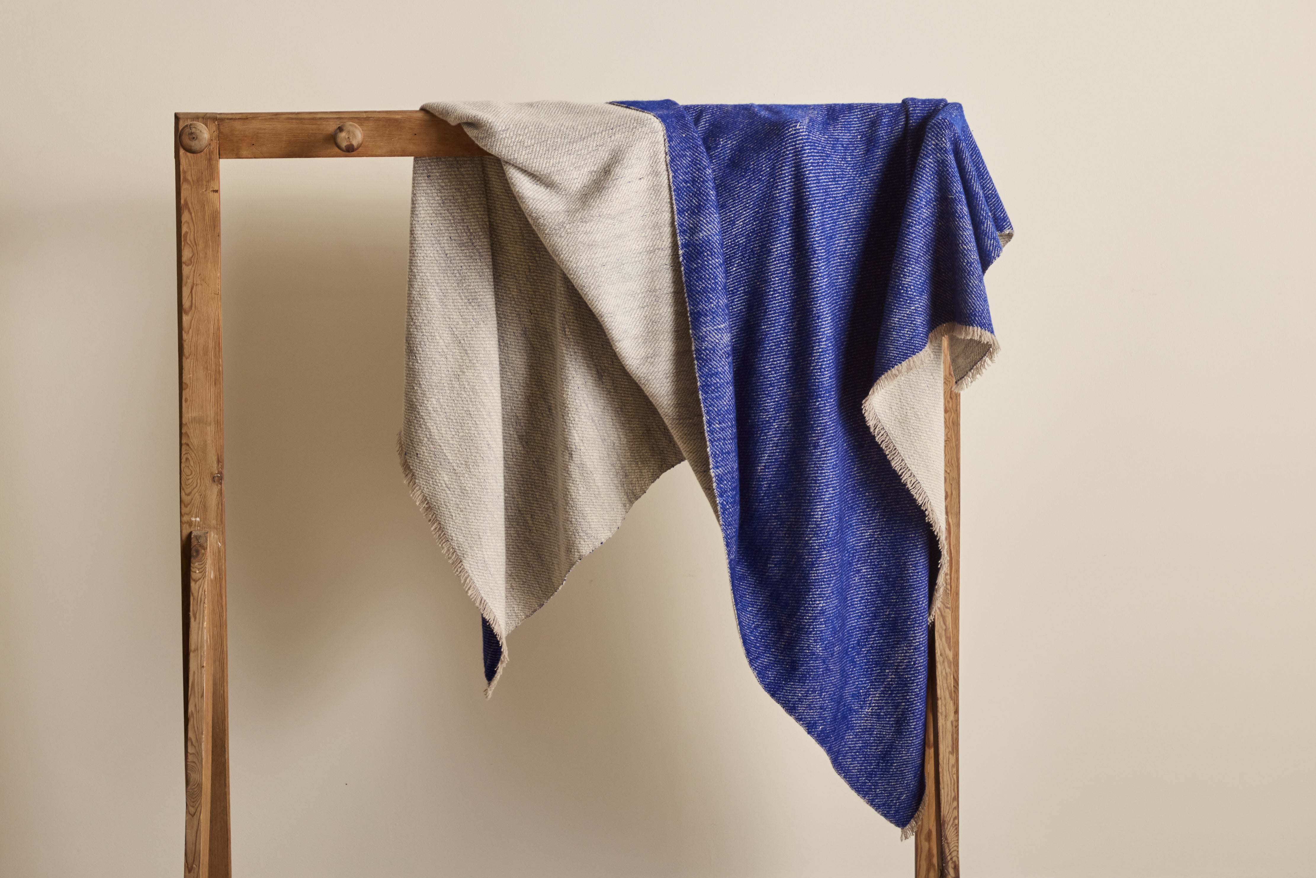 Cashmere Throw in Blue Ivory