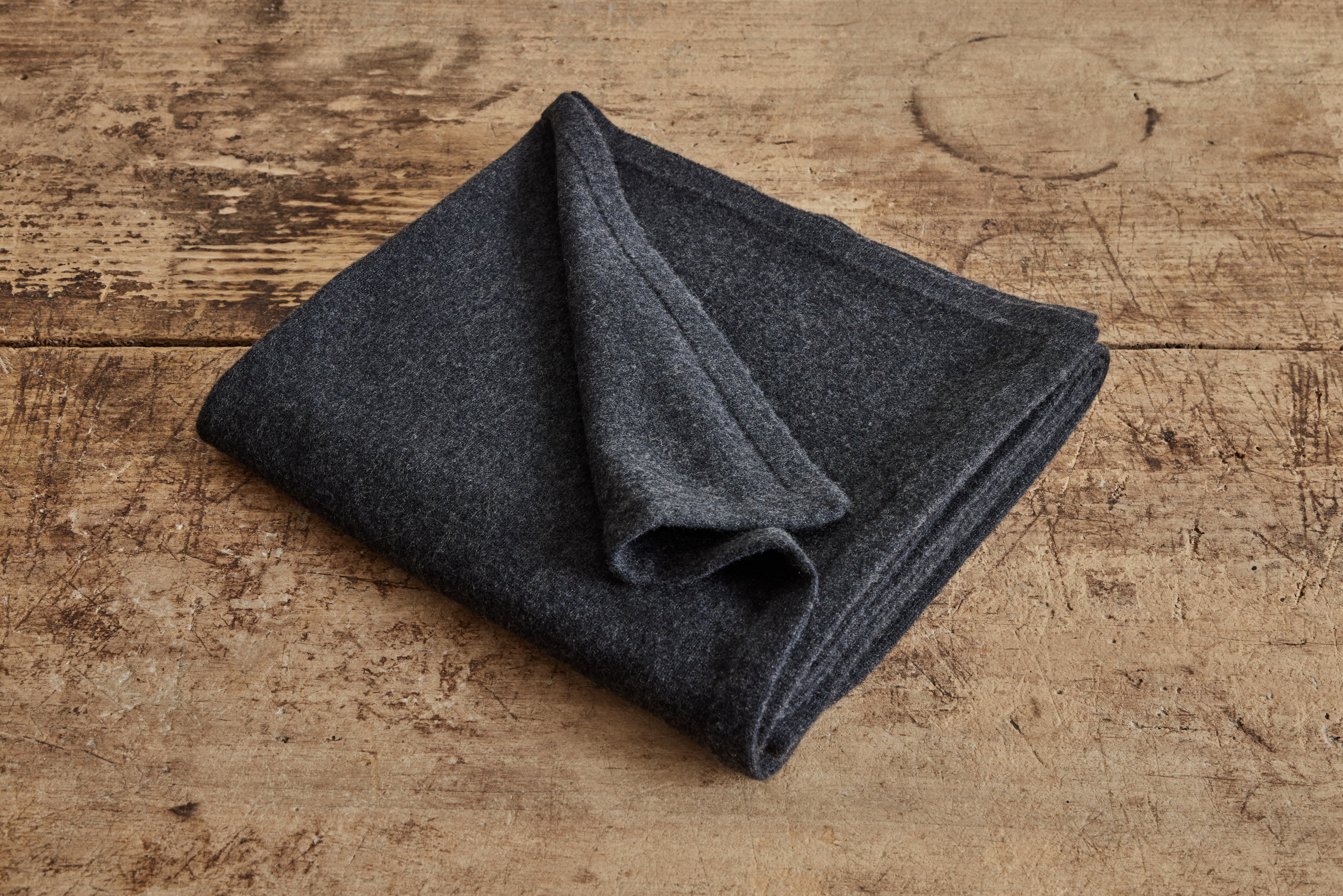 Mid-weight Cashmere Travel Wrap in Gray