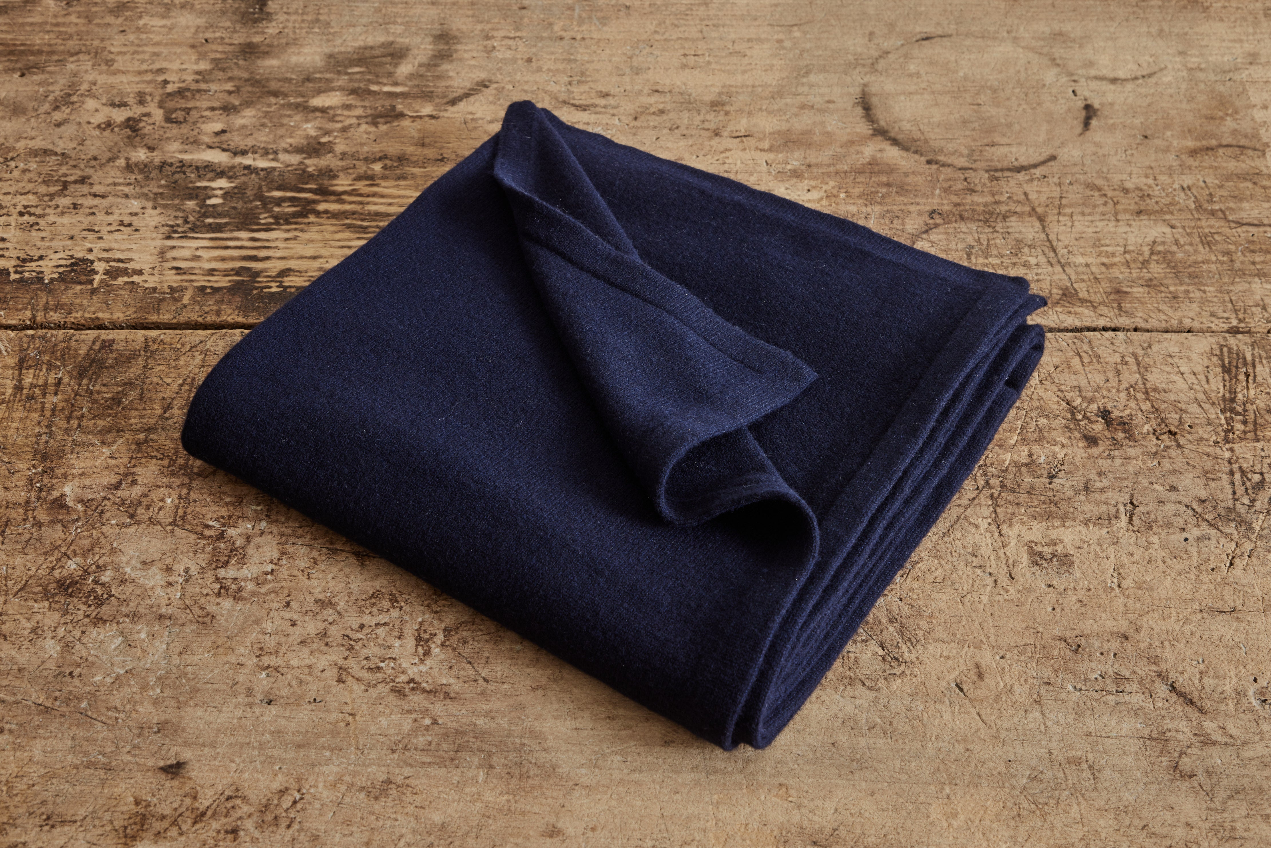 Mid-Weight Cashmere Travel Wrap in Navy