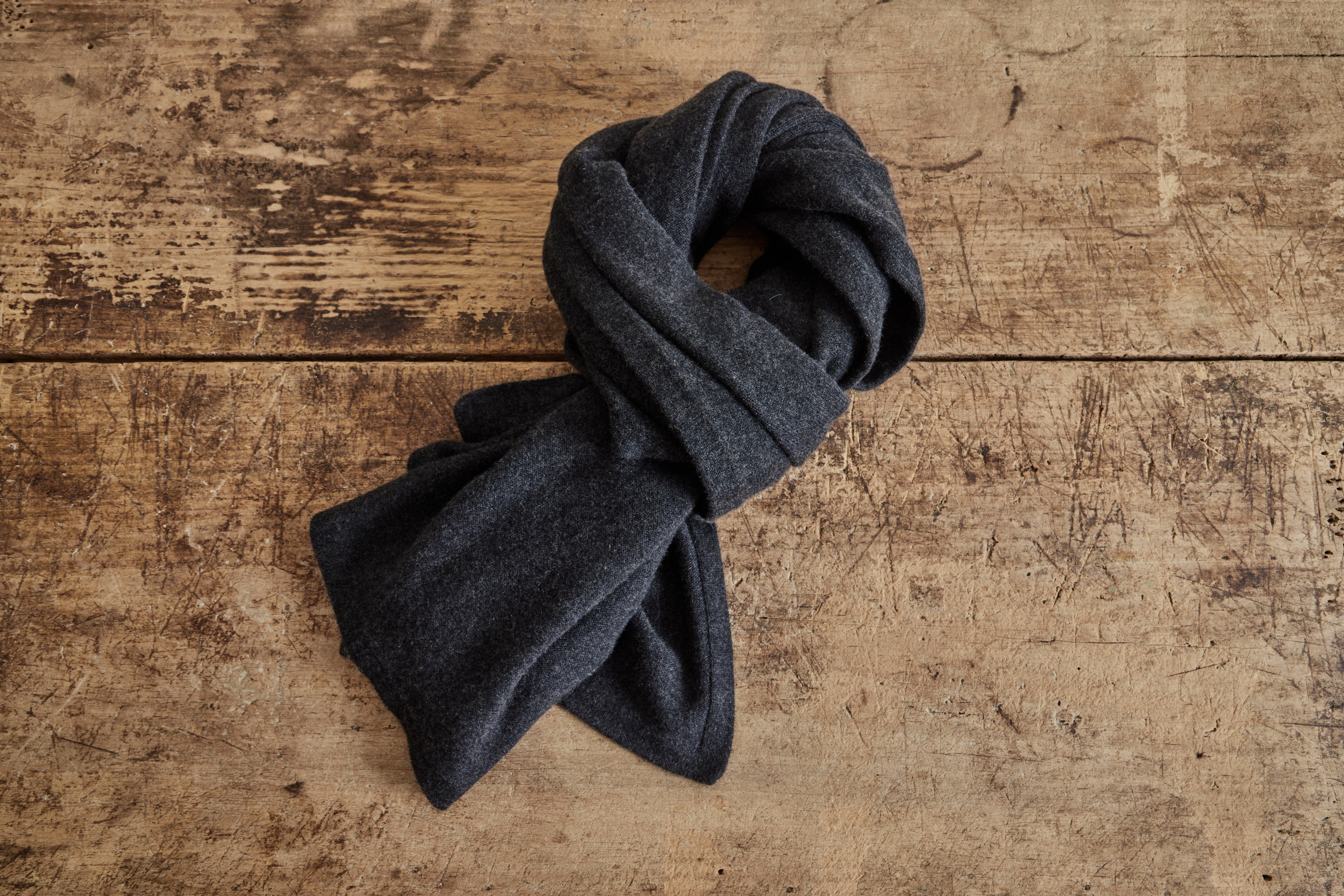 Mid-weight Cashmere Travel Wrap in Charcoal